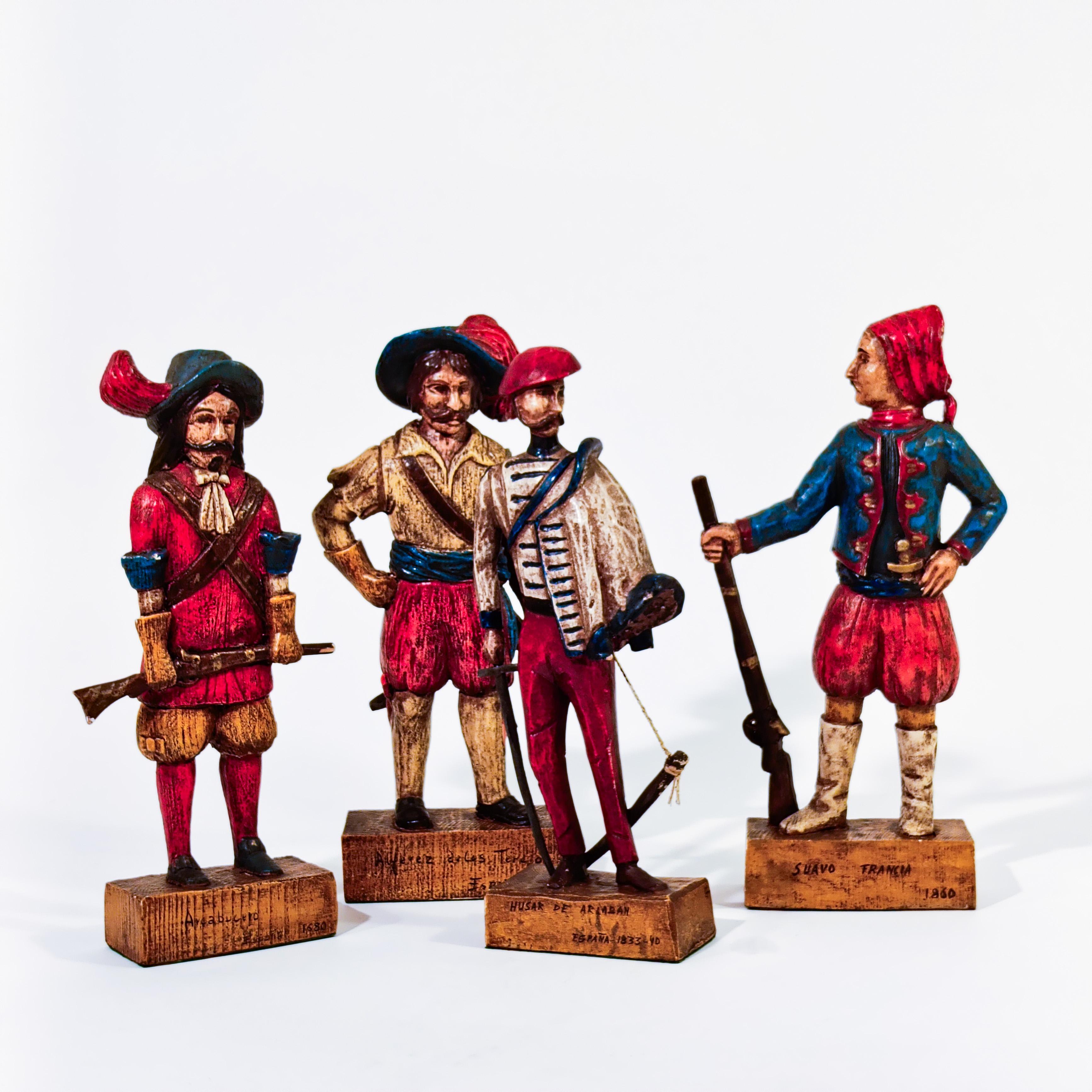 Arts and Crafts Sculture policrome raffiguranti soldati della storia recente, Spagna, anni '40 in vendita