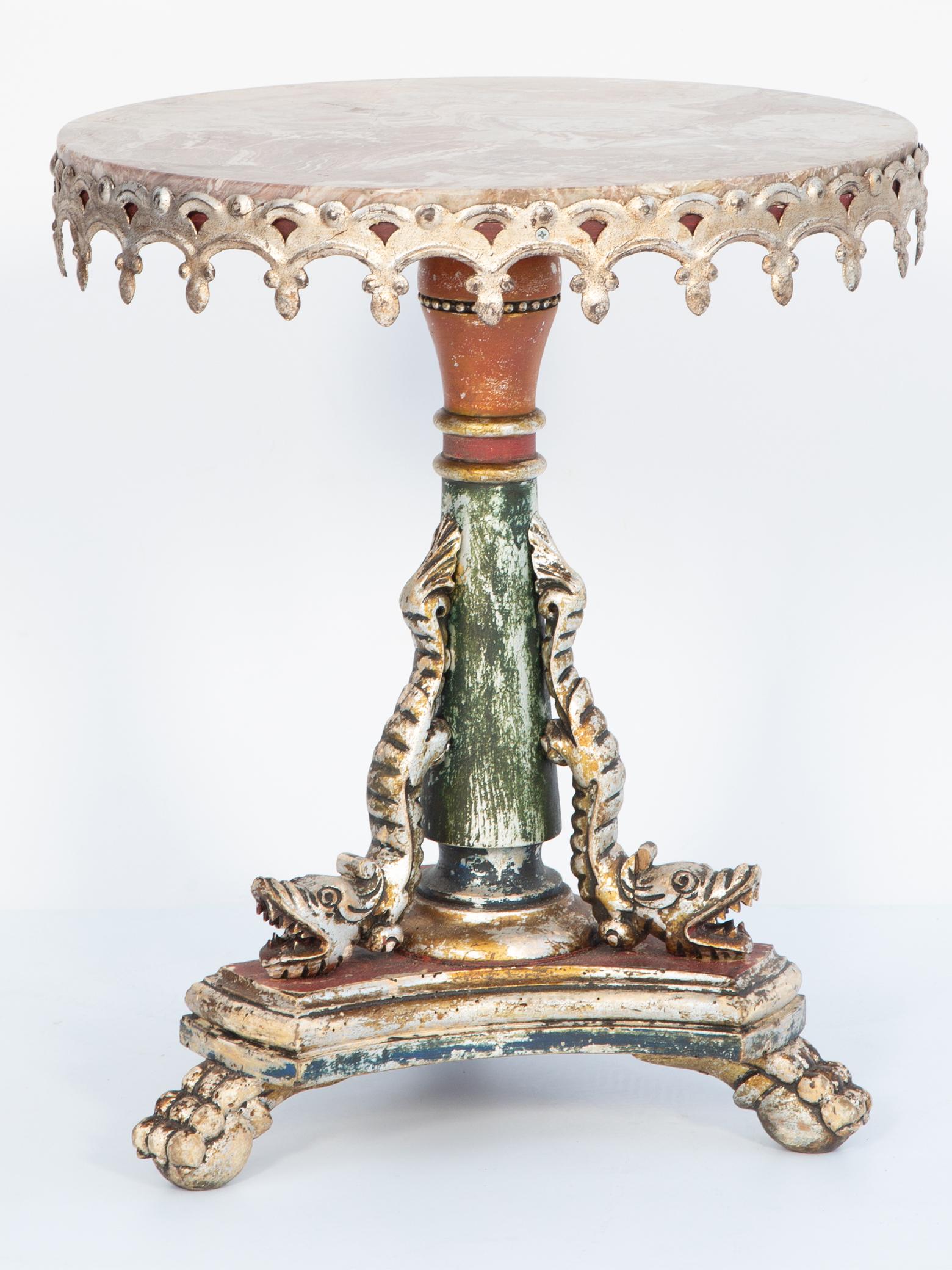 Table à bougeoirs italienne polychromée avec plateau en marbre rouge Bon état - En vente à West Palm Beach, FL