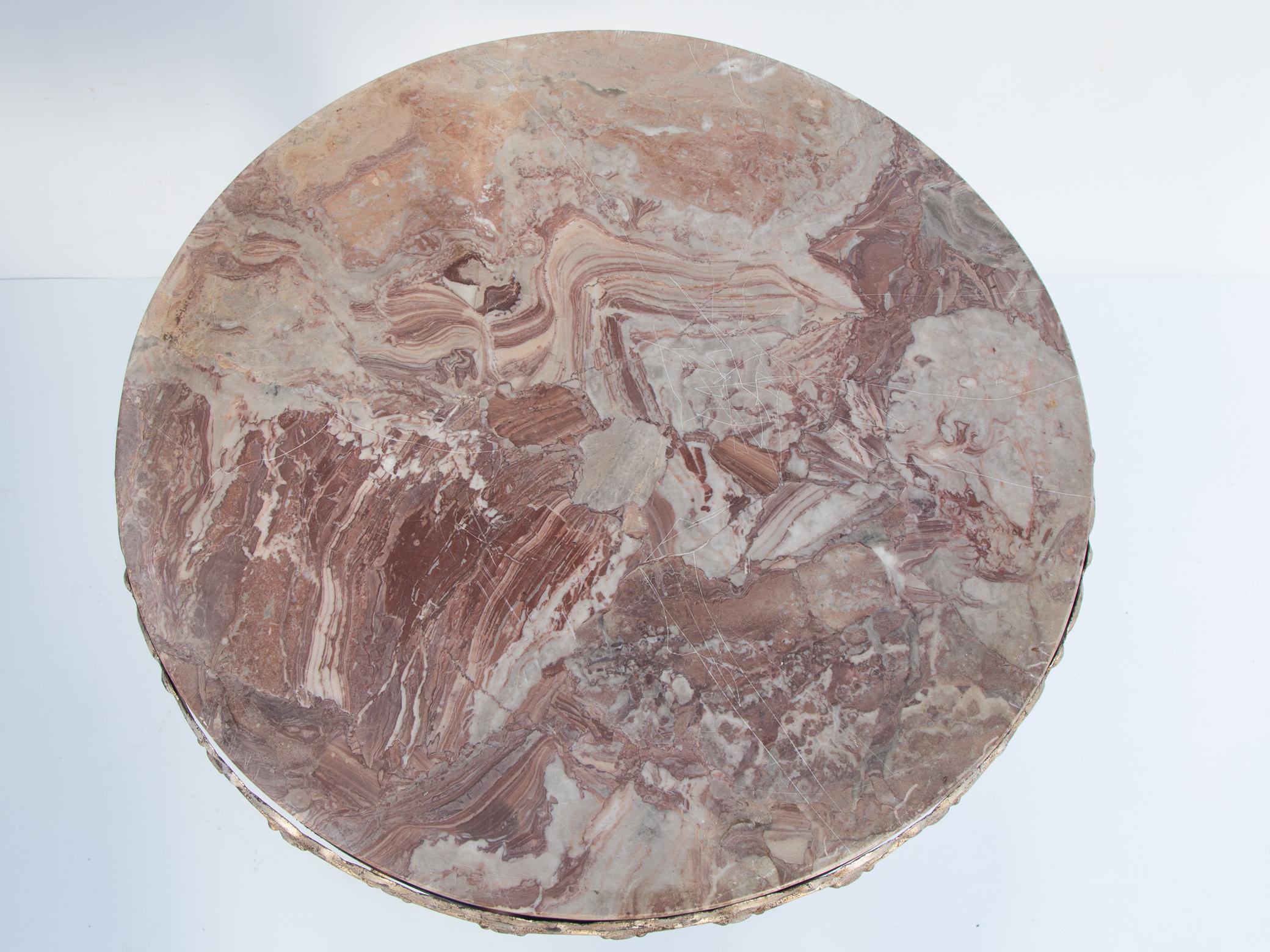 Table à bougeoirs italienne polychromée avec plateau en marbre rouge en vente 2
