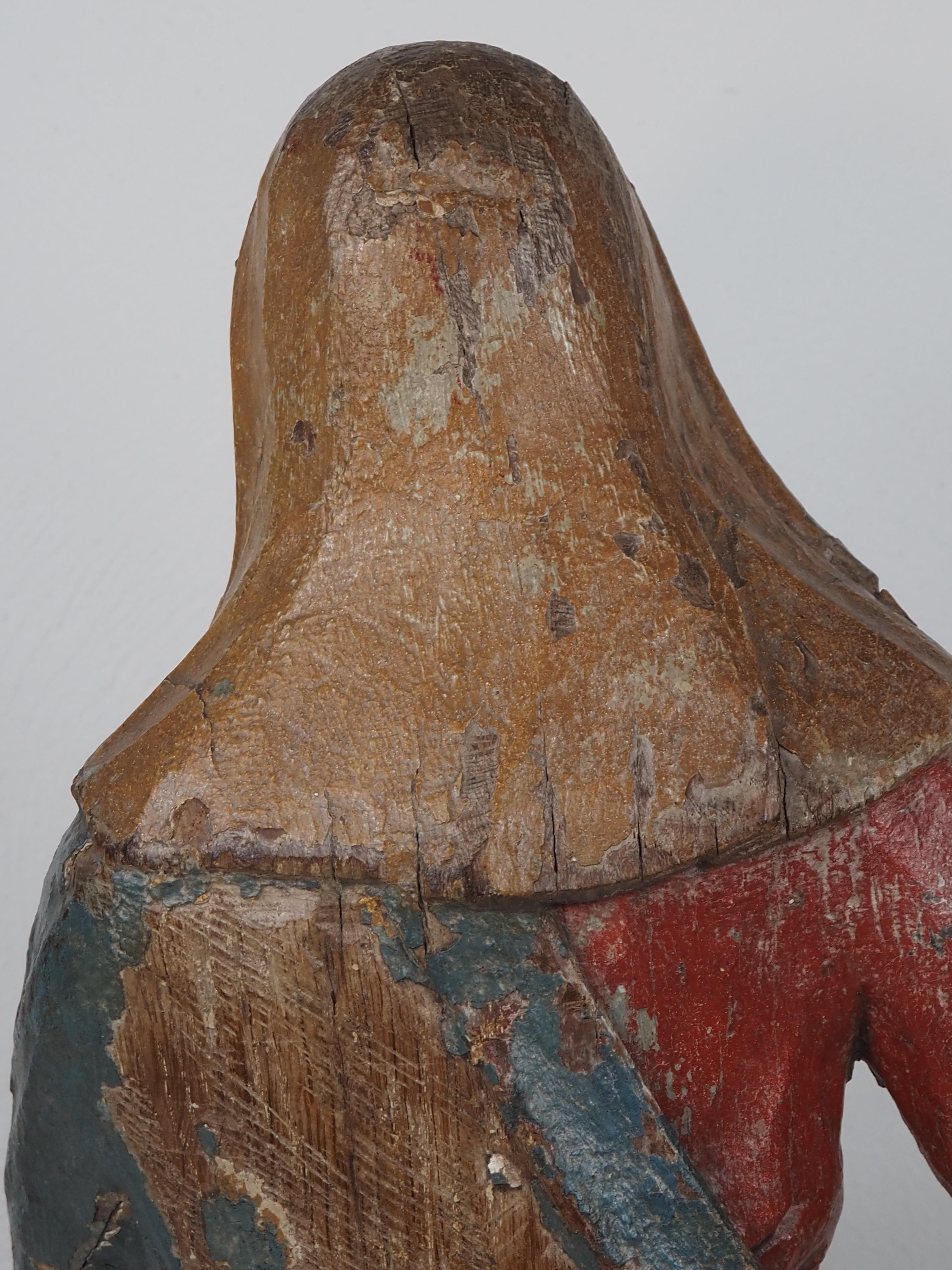 Polychromed Oak Figure of the Virgin, Kneeling, 17th century in vendita 5