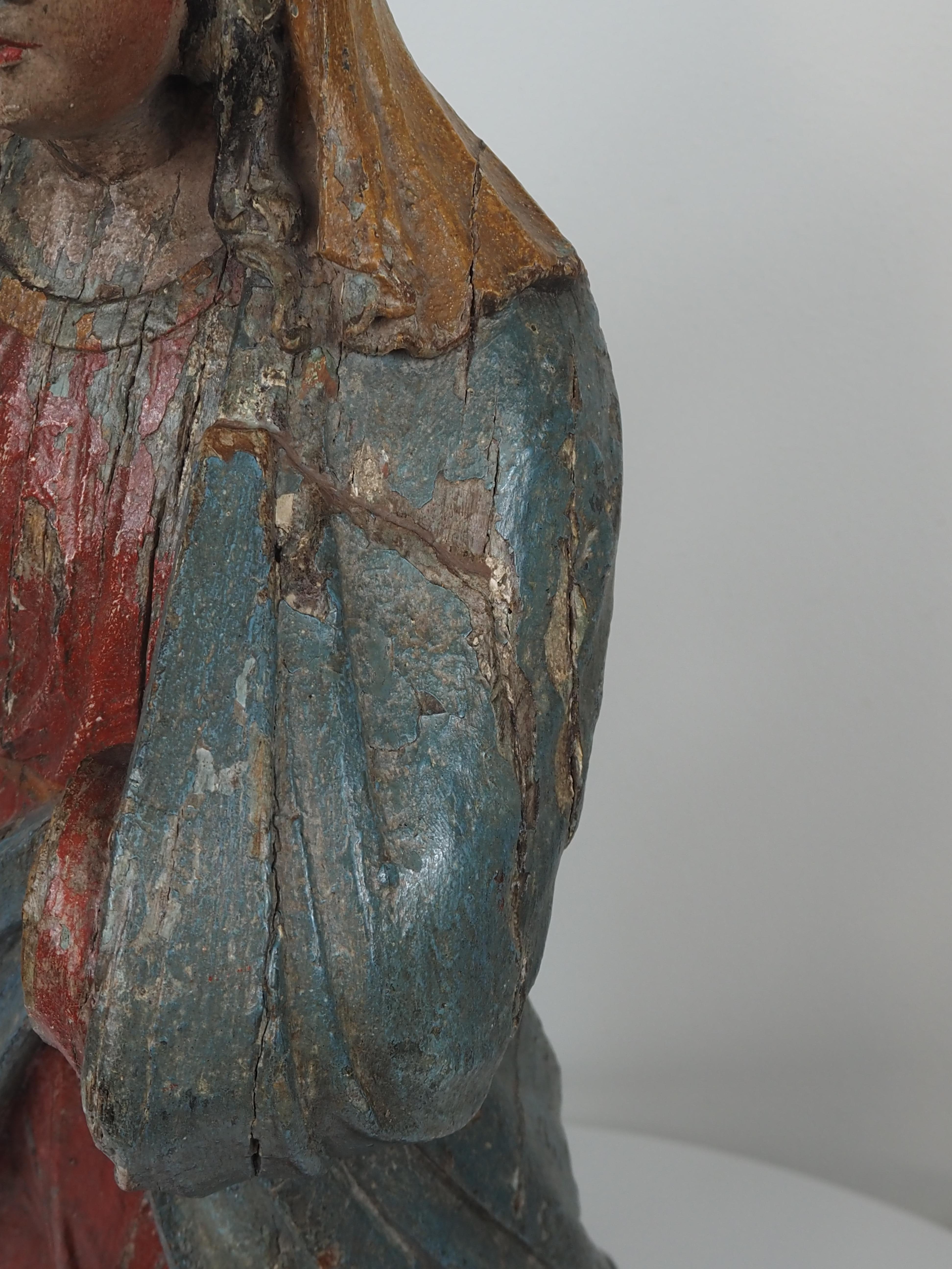 Polychromed Oak Figure of the Virgin, Kneeling, 17th century in vendita 9