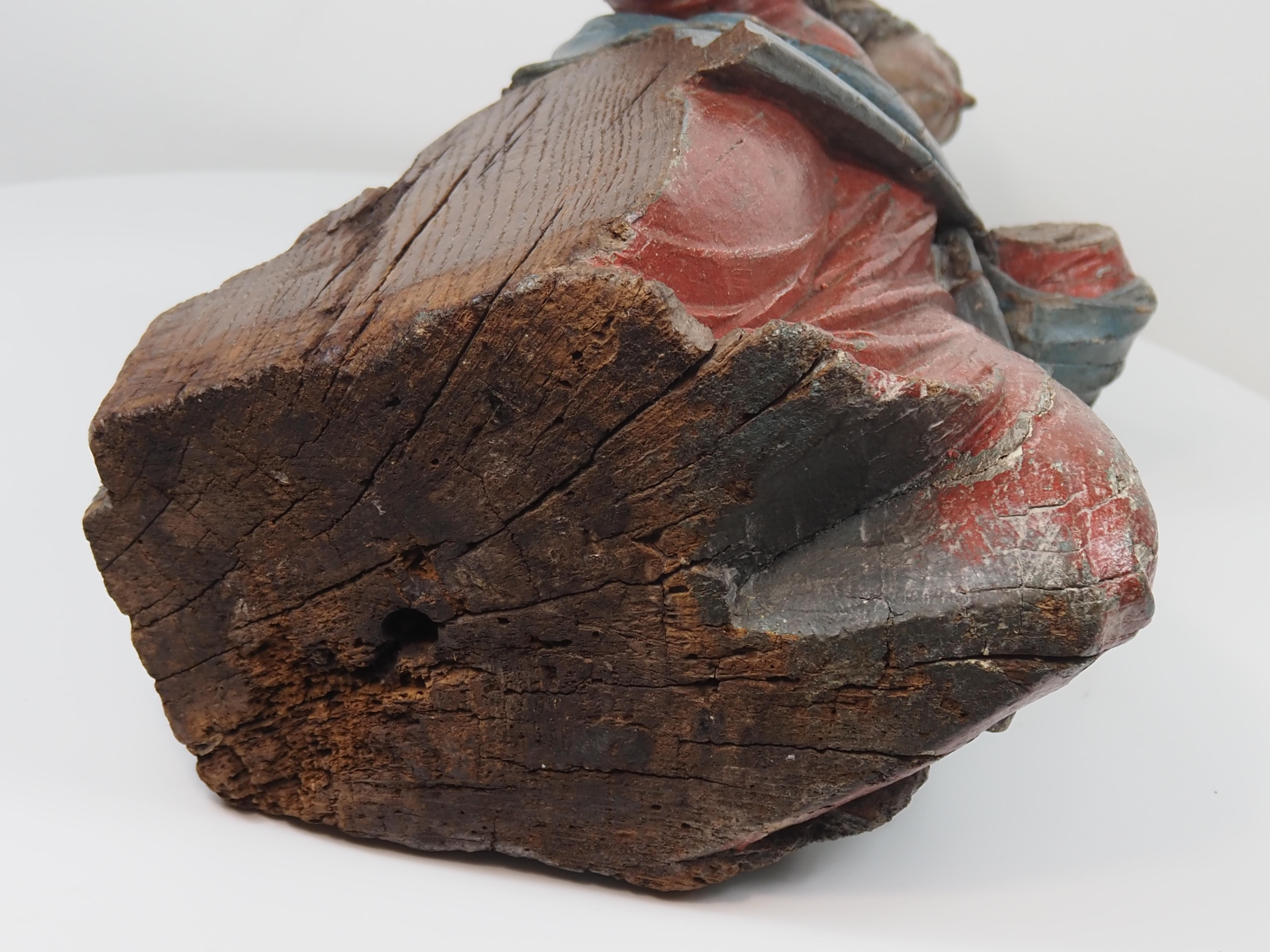 Polychromed Oak Figure of the Virgin, Kneeling, 17th century in vendita 13