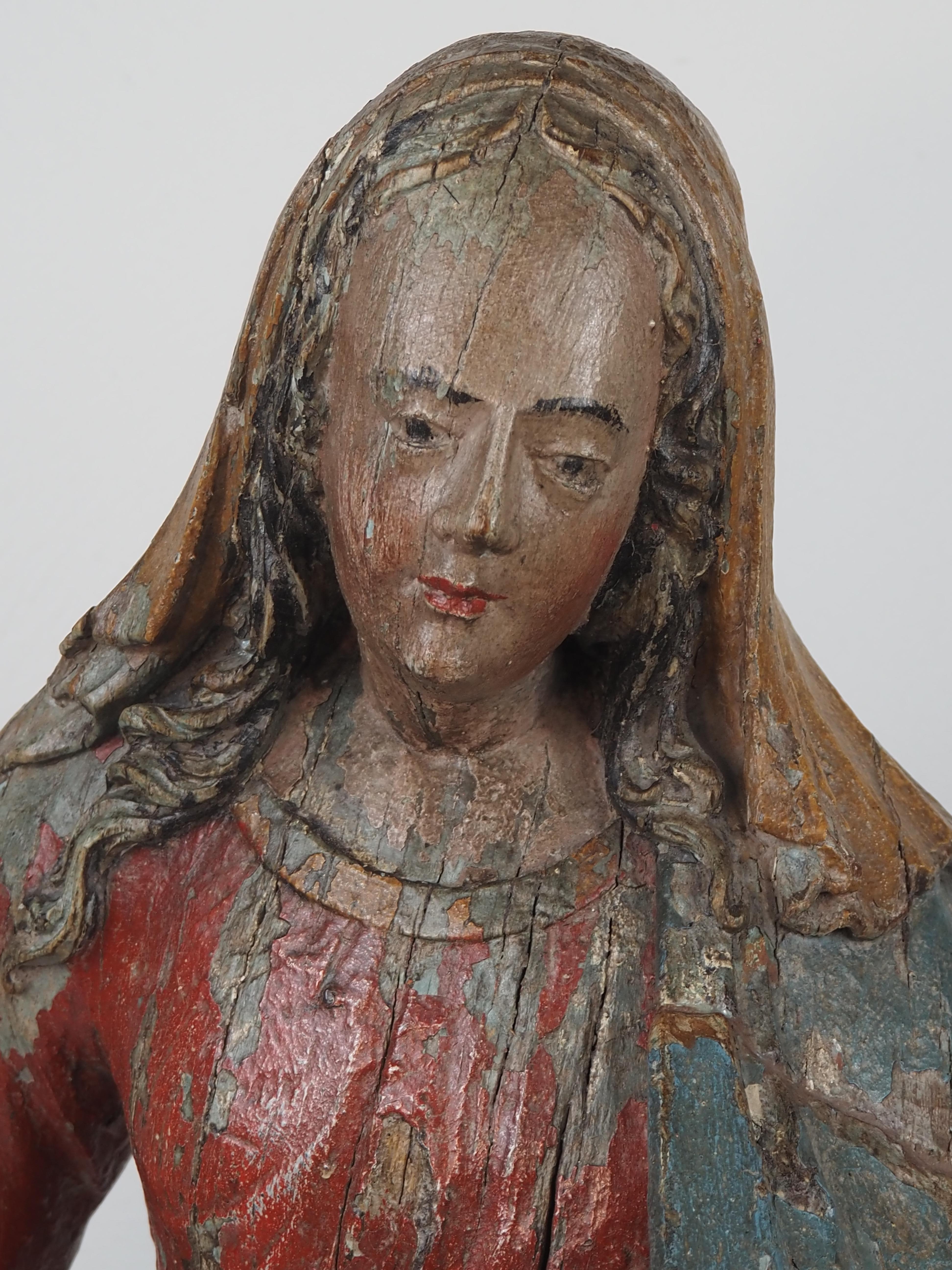 Fino al XVIII secolo Polychromed Oak Figure of the Virgin, Kneeling, 17th century in vendita