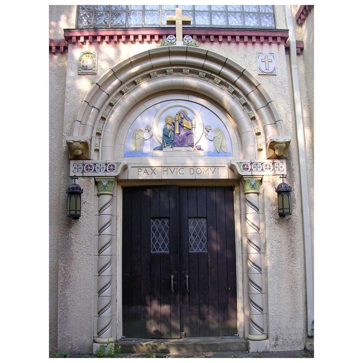 Fachada de la Capilla de Terracota Policromada en venta