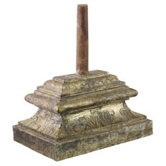 Polychromed wood base or pedestal. Spanish school, 17th century.