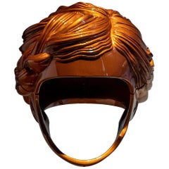 Escultura casco de resina de poliéster "Balkis" de Fabián Bercic, Argentina, 2020