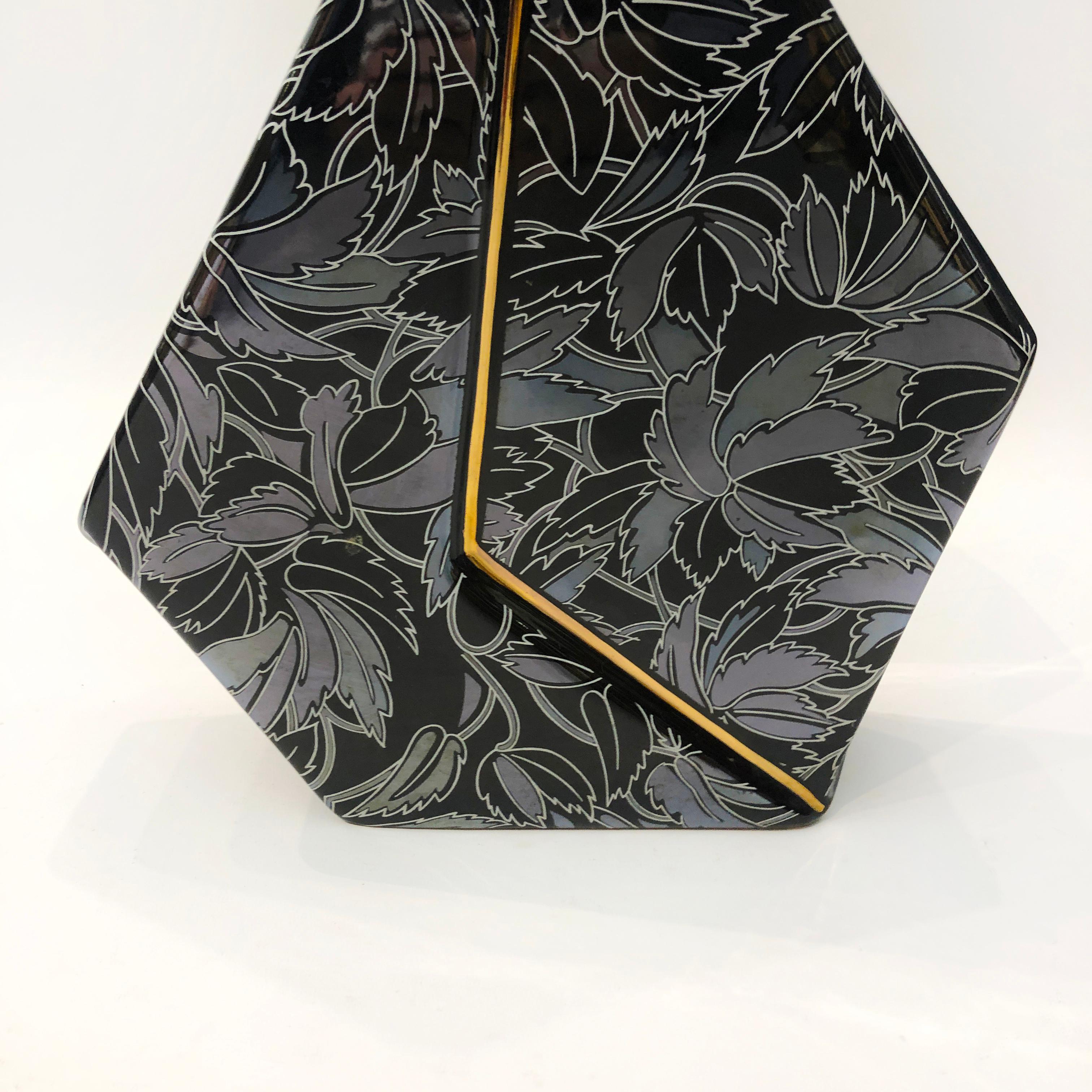 Lámpara de Mesa Poligonal de Cerámica Negra Iridiscente Años 80 Postmoderna Flores Vintage en venta 4