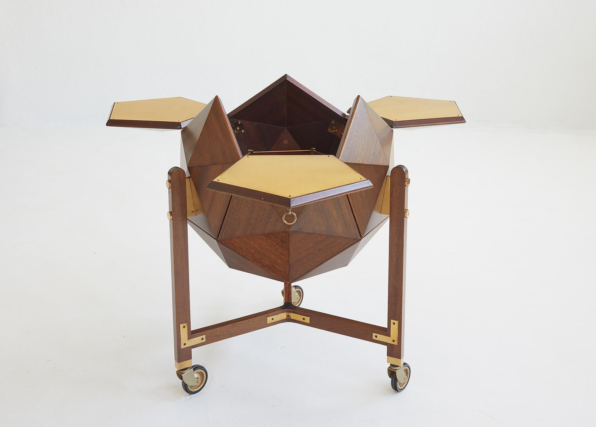 Mid-Century Modern Meuble de bar en polyèdre de M. Vuillermoz, France, vers 1960