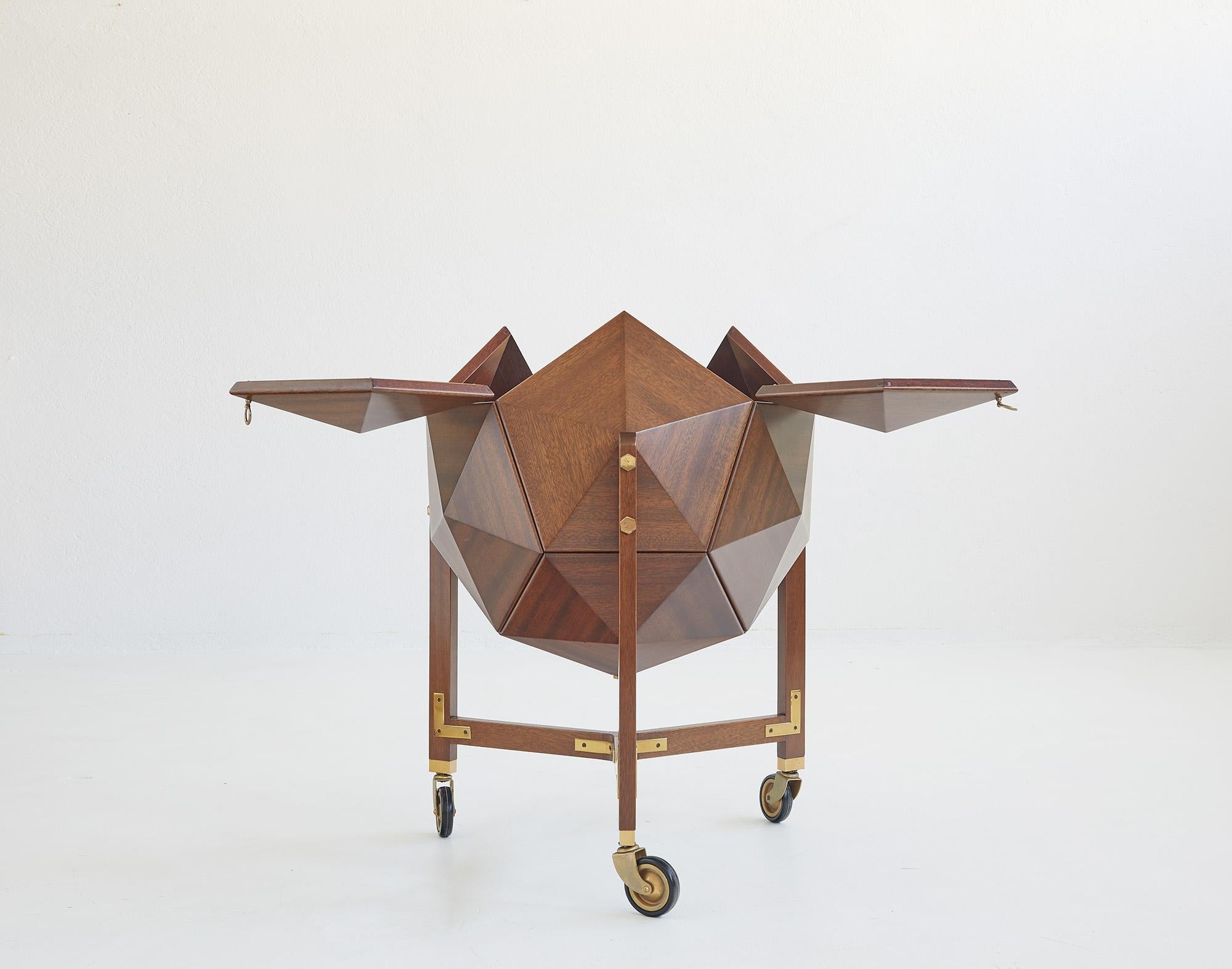 Meuble de bar en polyèdre de M. Vuillermoz, France, vers 1960 Bon état à Renens, CH