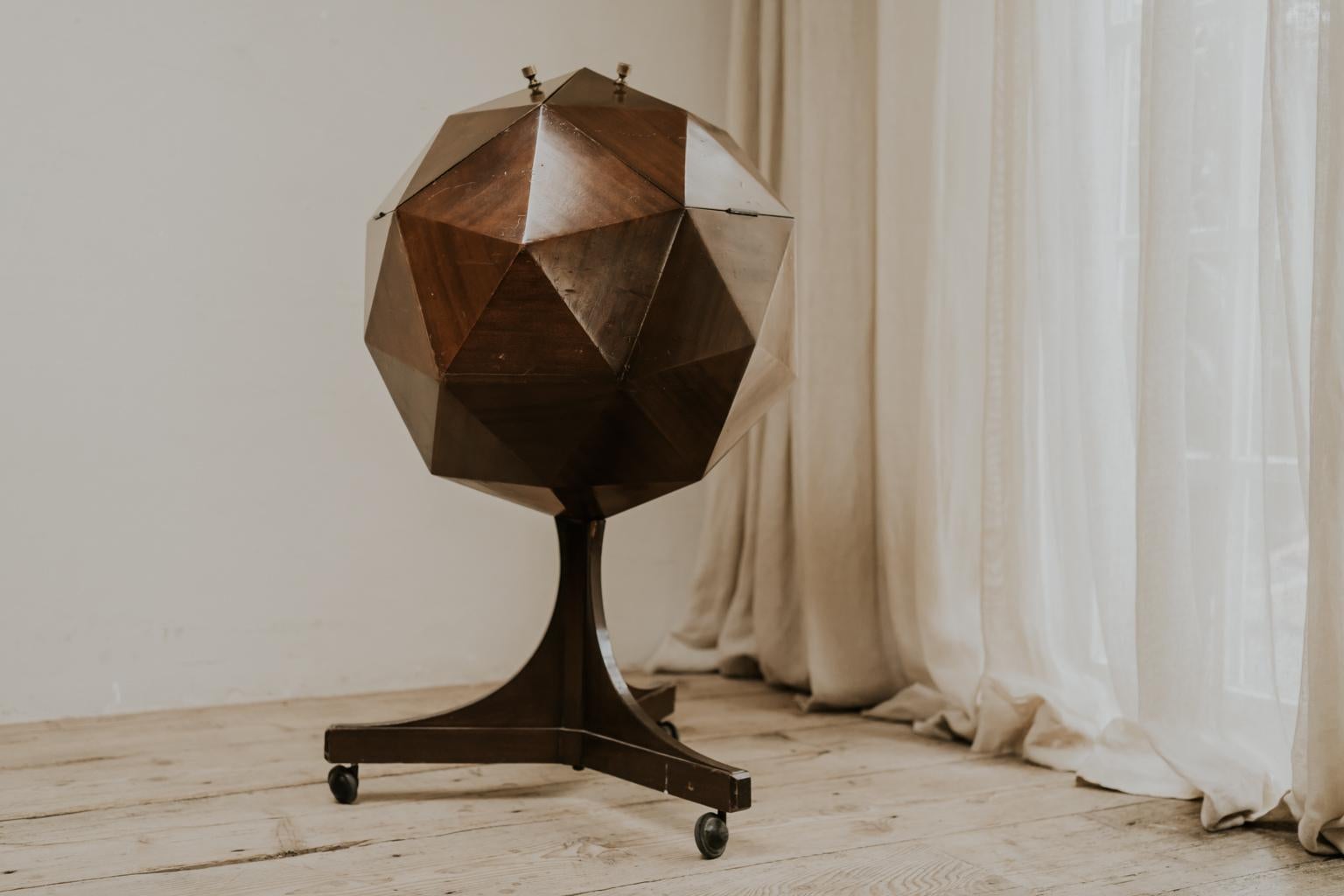 Polyhedron Mahogany Bar, 1955 In Fair Condition In Brecht, BE