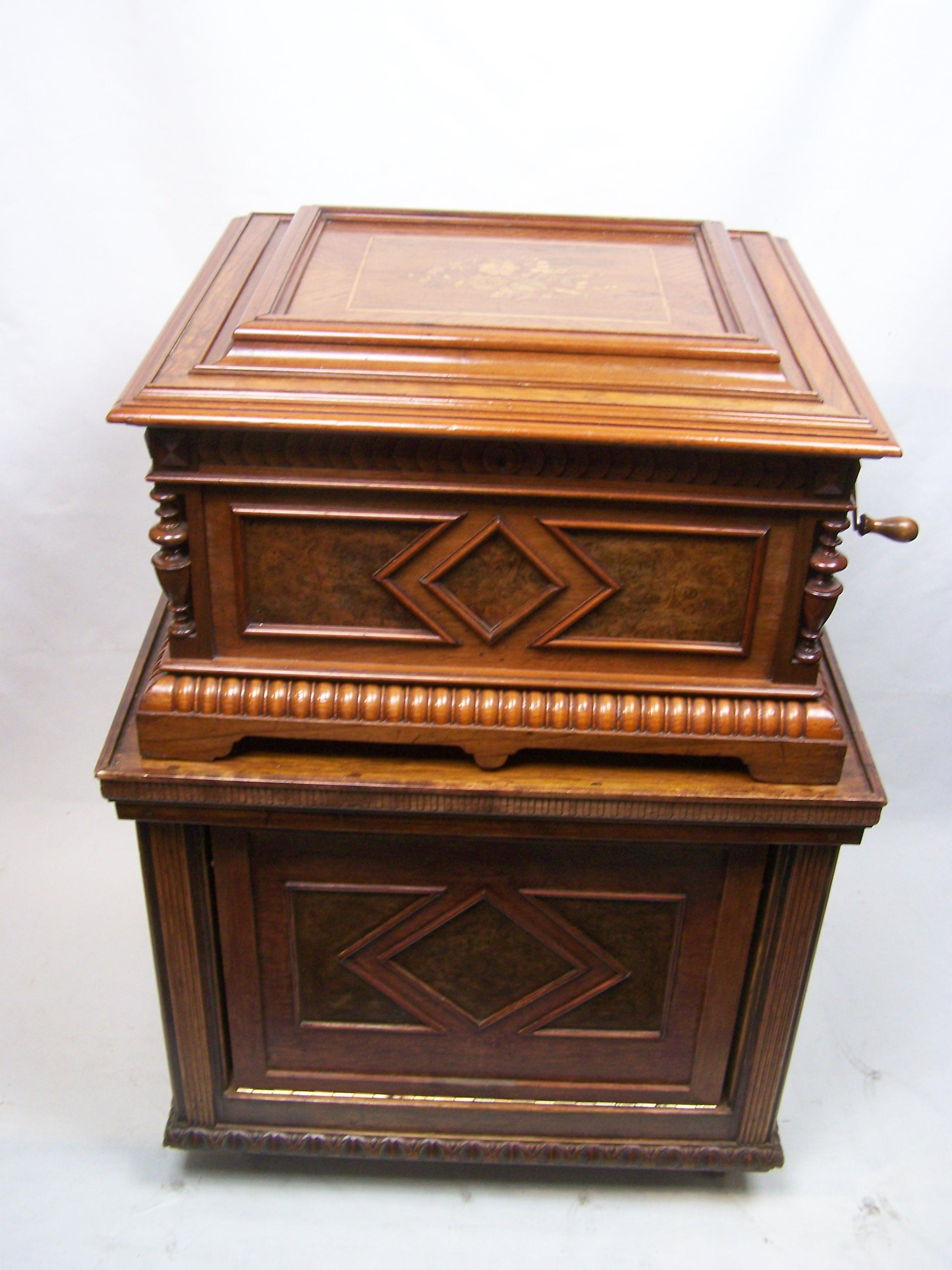 Charm and Elegance in Every Note: A 15.5-inch Double Comb Polyphon Disc Musical Box (Style 45D)

Discover the timeless beauty of this 15.5-inch Polyphon disc musical box, a true masterpiece of craftsmanship and musical history.

Featuring a double