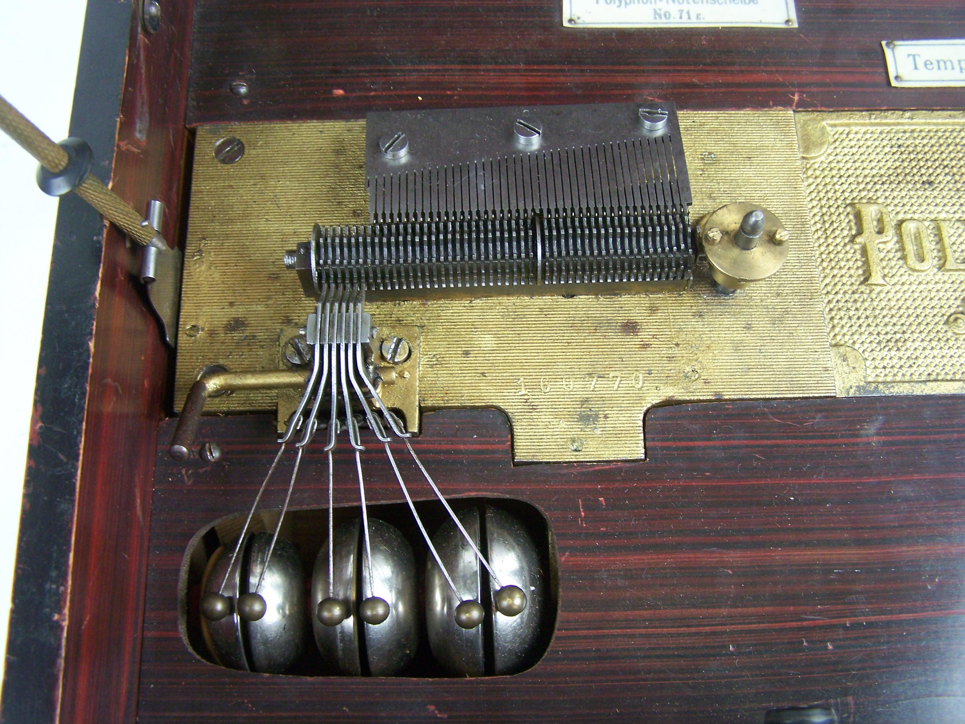 Polyphon 71G disc music box with bells In Good Condition For Sale In Zonhoven, BE