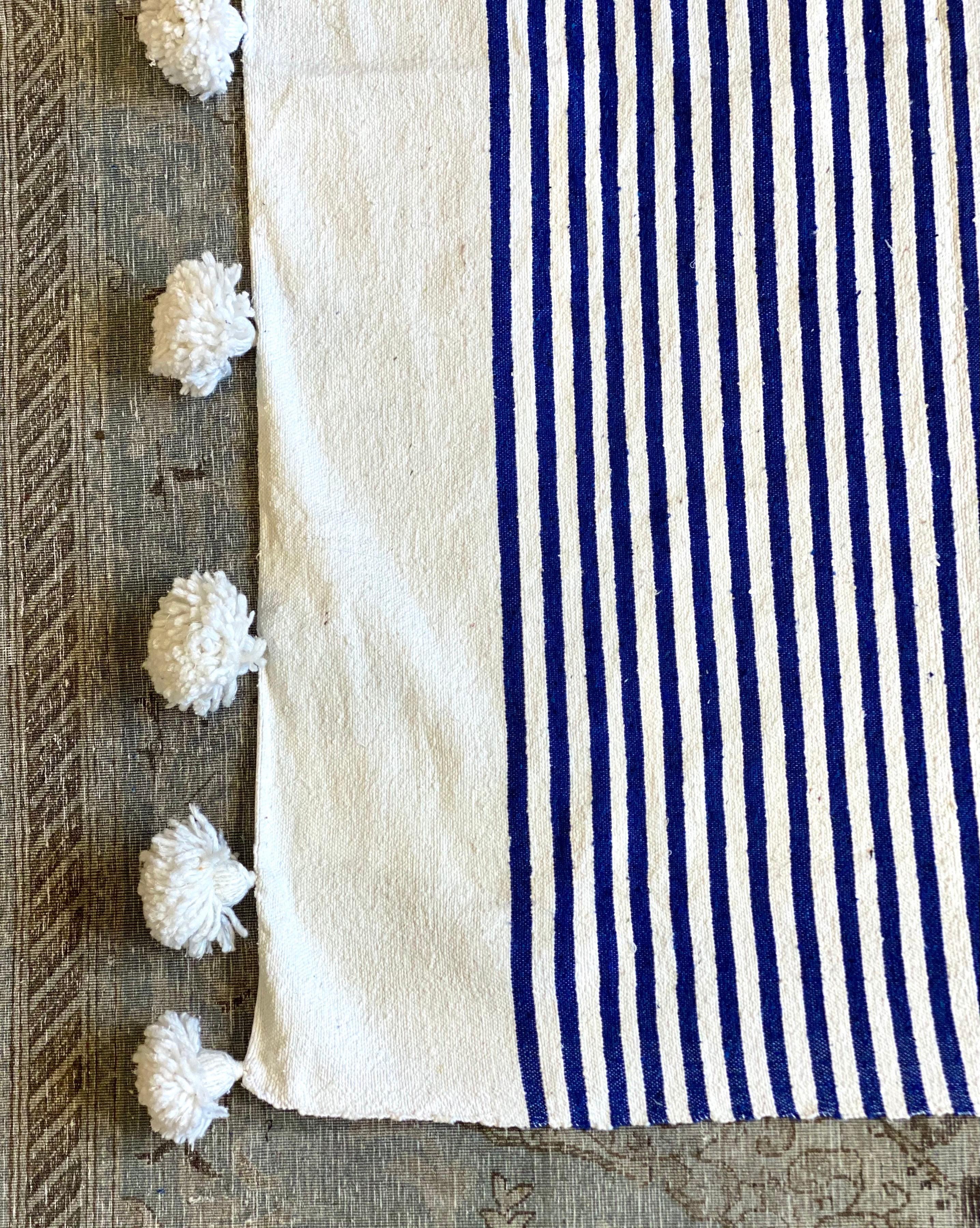 Pom Cotton White/Blue Blanket In Good Condition In Bridgehampton, NY