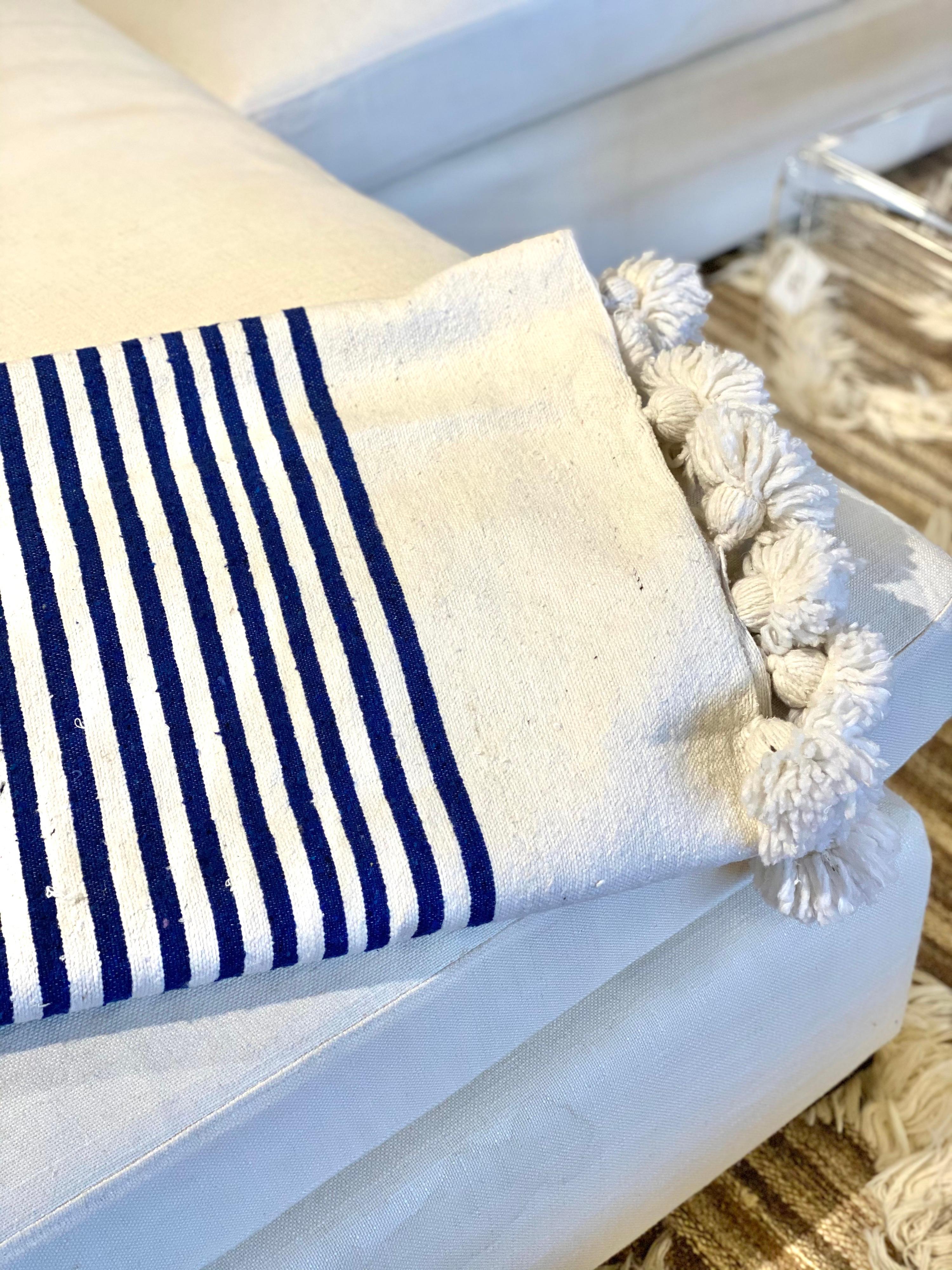 Pom Cotton White/Blue Blanket 1