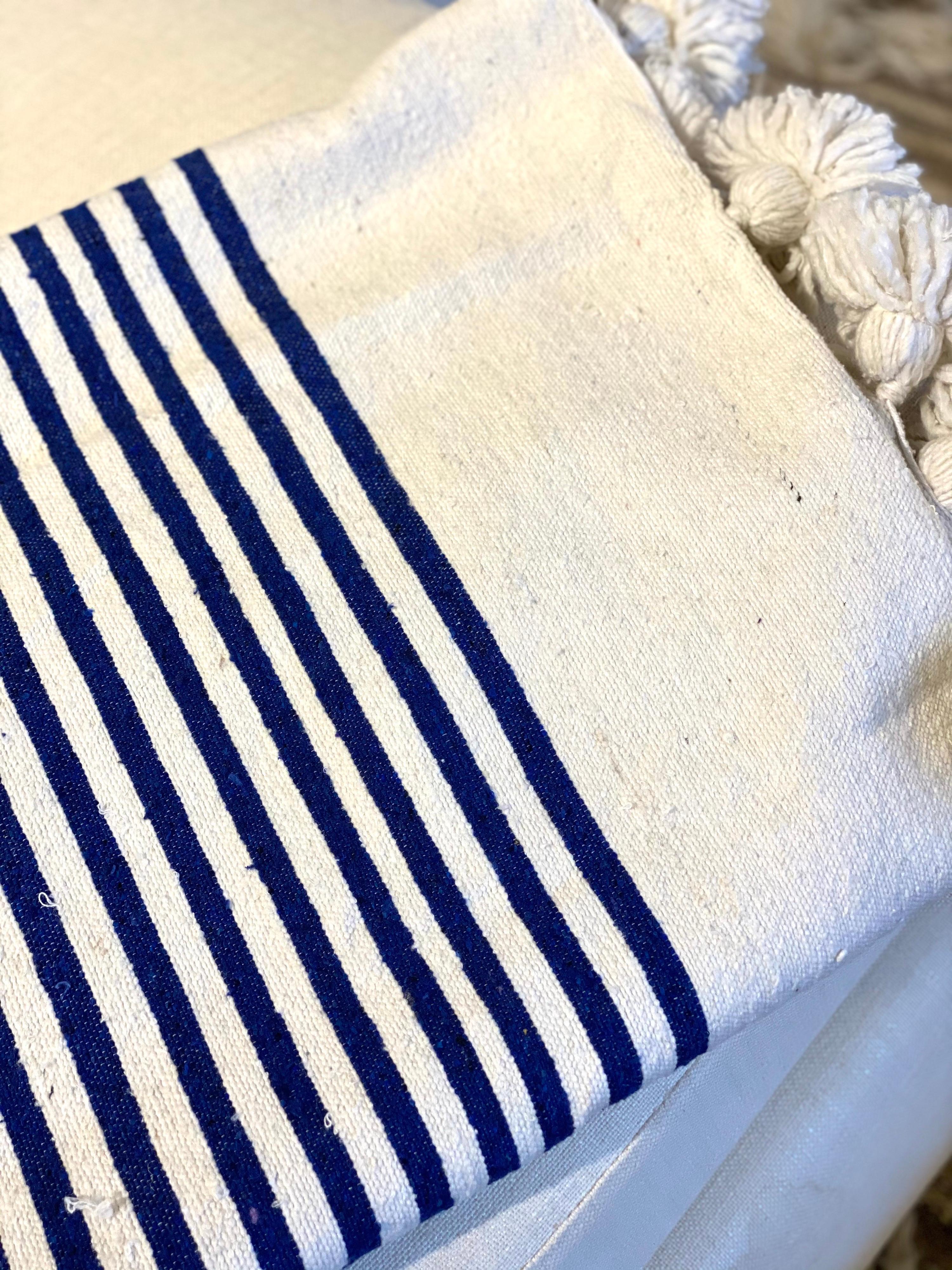 Pom Cotton White/Blue Blanket 2