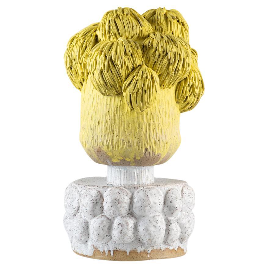 Sculpture de pompon en céramique émaillée de Trish DeMasi en vente