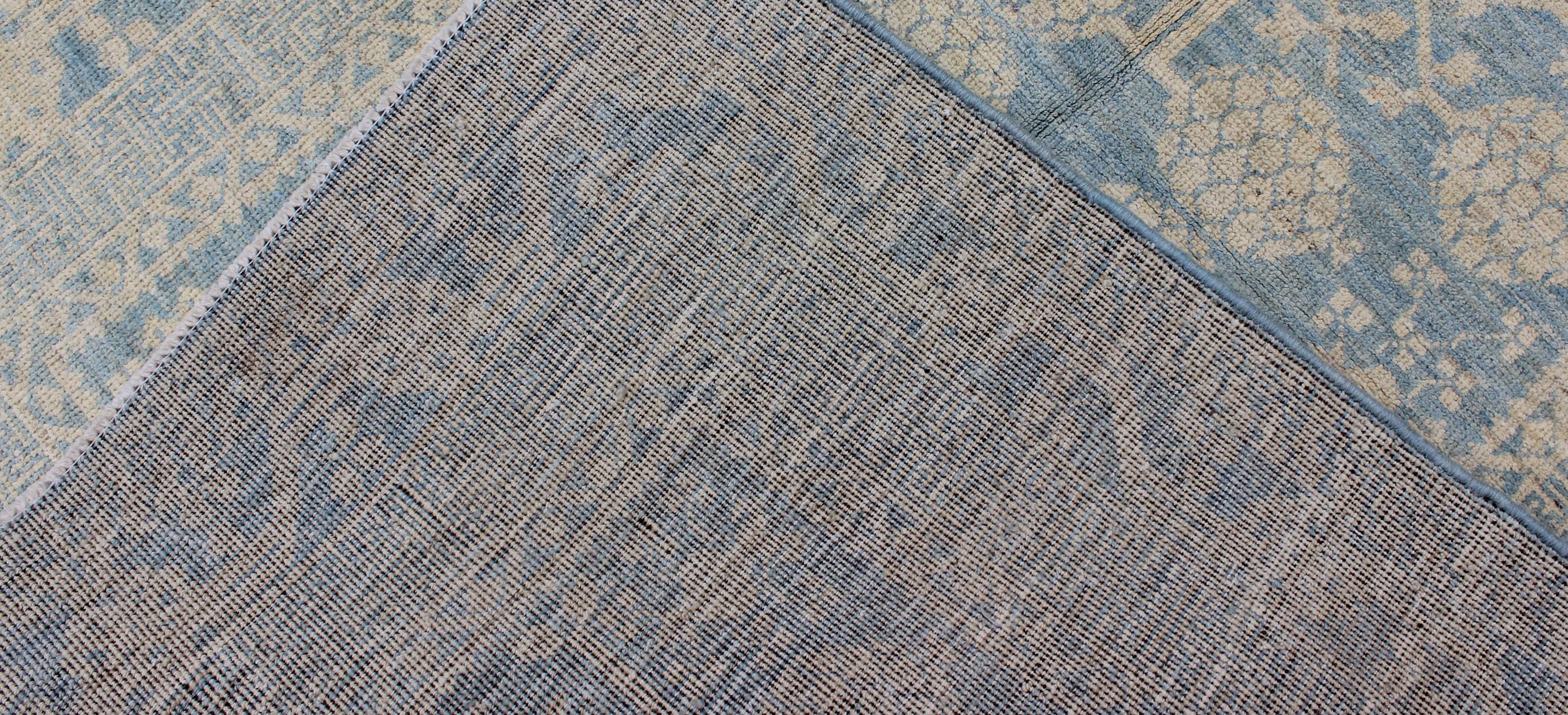 Moderner Khotan-Teppich in Granatapfeldesign in Hellblau und Creme (Wolle) im Angebot