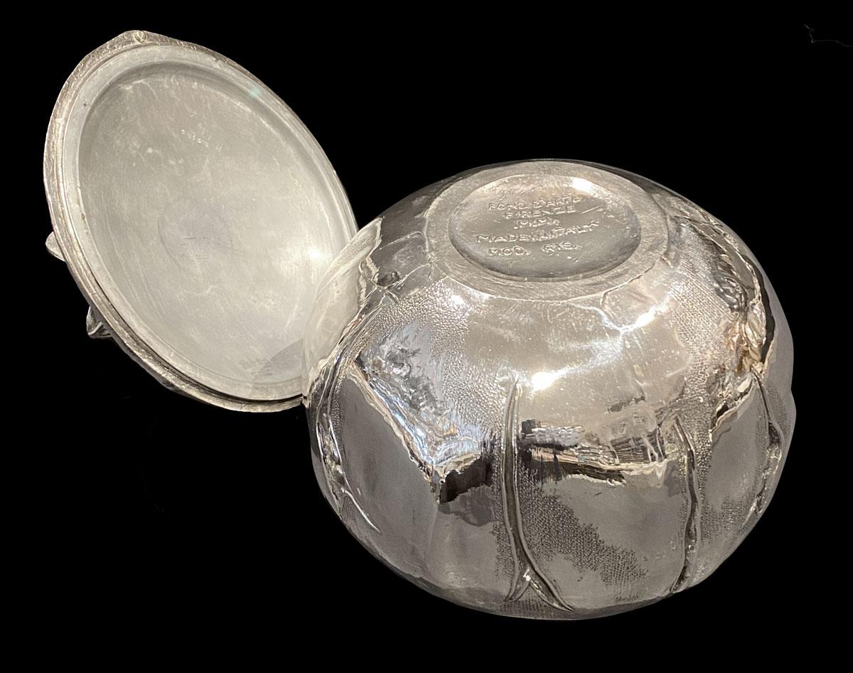 italien Seau à glace en forme de grenade Design/One, A Silver Plated, circa 1970 en vente