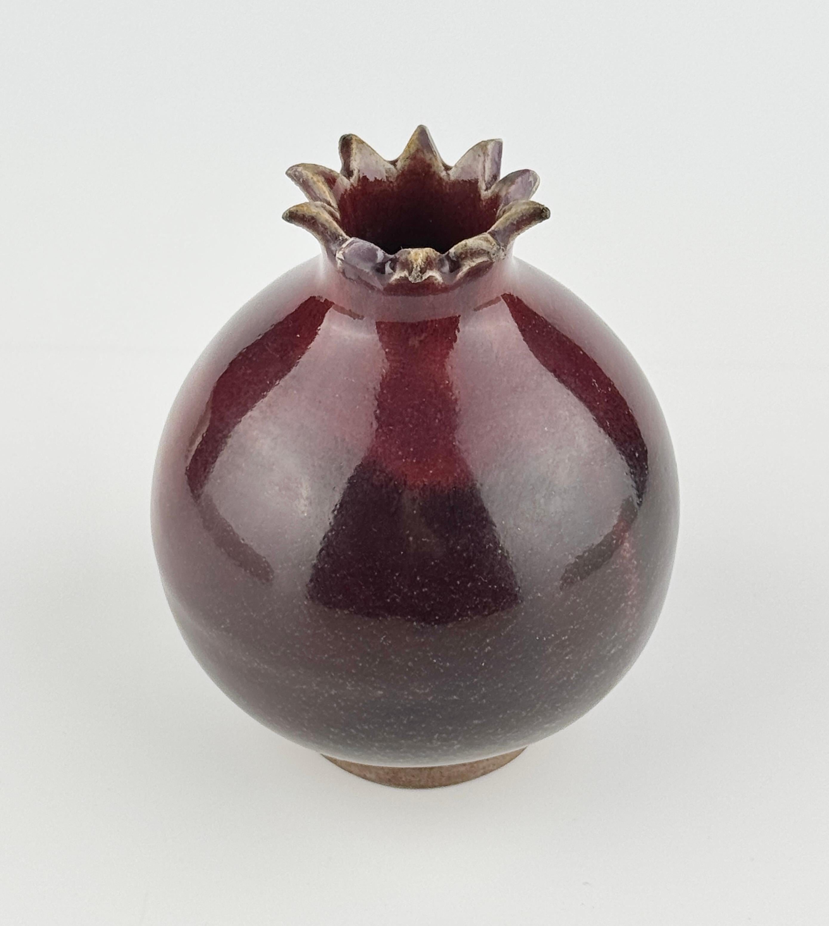 Smaltato Vaso a forma di melograno in rame smaltato di rosso, periodo Yuan Ming in vendita