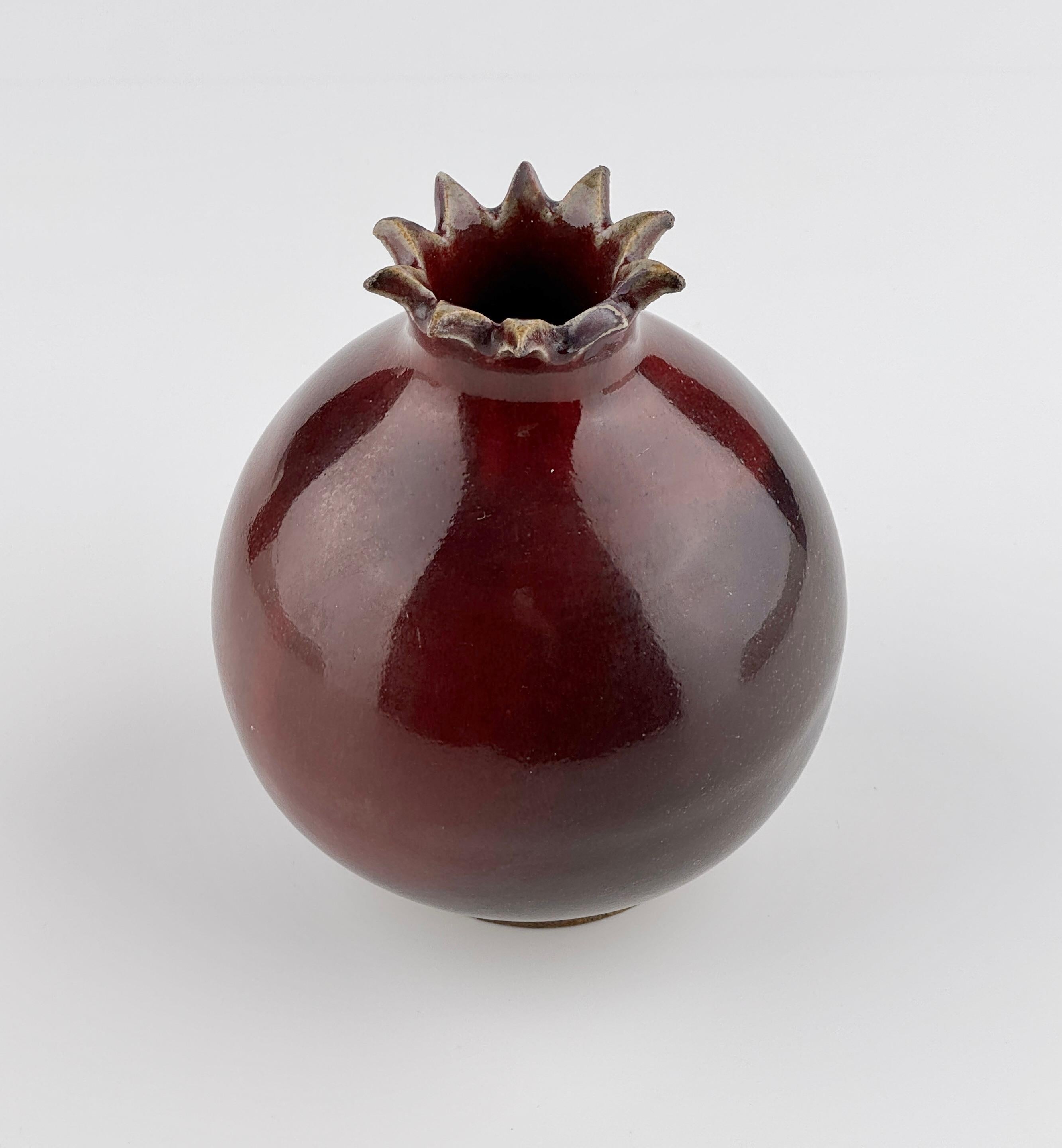 Vaso a forma di melograno in rame smaltato di rosso, periodo Yuan Ming In condizioni buone in vendita a seoul, KR