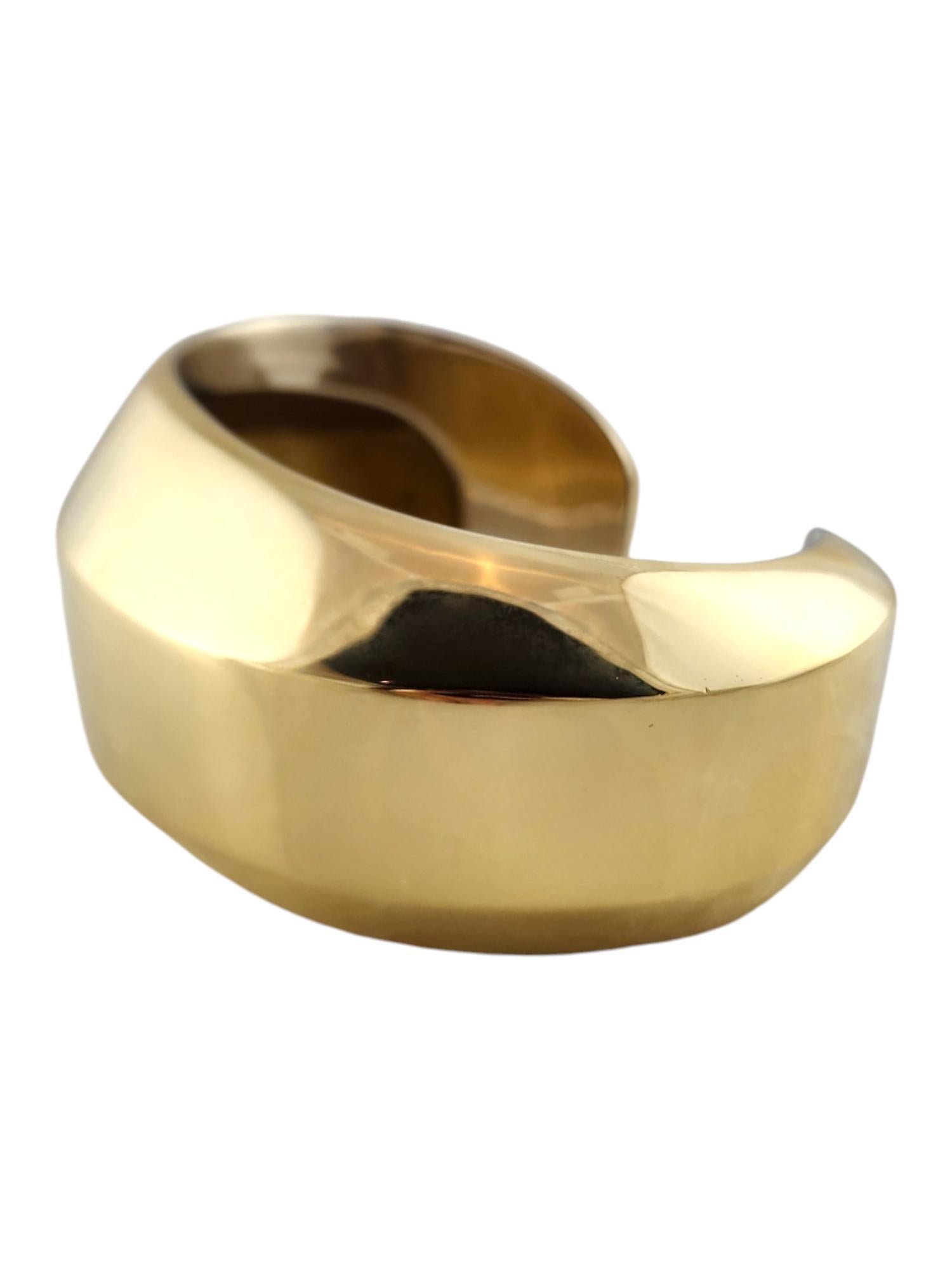 Pomellato 18 Karat Yellow Gold Wide Cuff Bracelet

This gorgeous cuff bracelet by designer Pomellato was crafted from 18K yellow gold and will look beautiful on you!

Size: 7