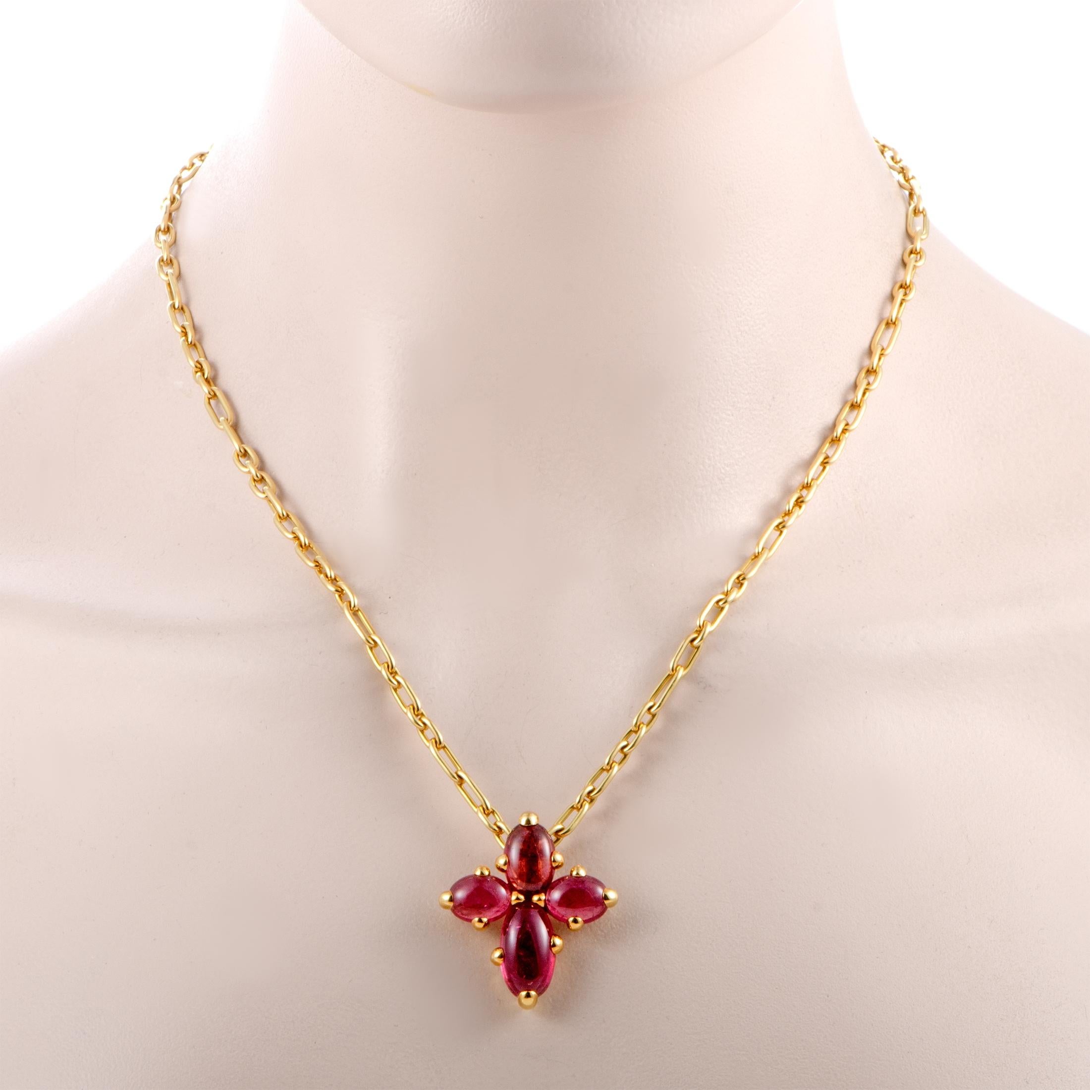 Presented with an attractively designed chain onto which an eye-catching cross pendant is attached, this wonderful necklace from Pomellato offers a compellingly elegant look. The necklace is exquisitely crafted from luxurious 18K yellow gold and it