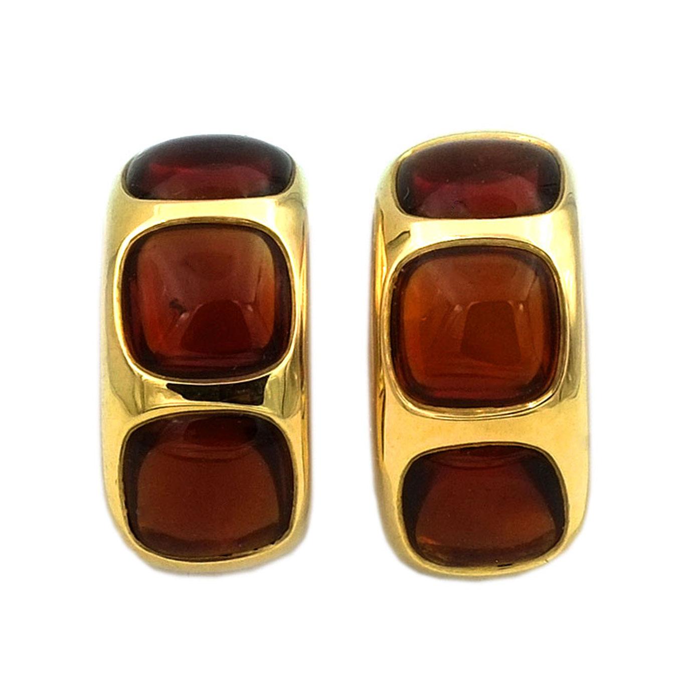 Pomellato 18K Yellow Gold Madeira Citrine Cabochon Earrings

Sporty, elegant pomellato gold earrings as wide, massive and hinged hoop earrings, each set with three orange-brown Madeira citrine cabochons.

Authentic pair of earrings from the Milan