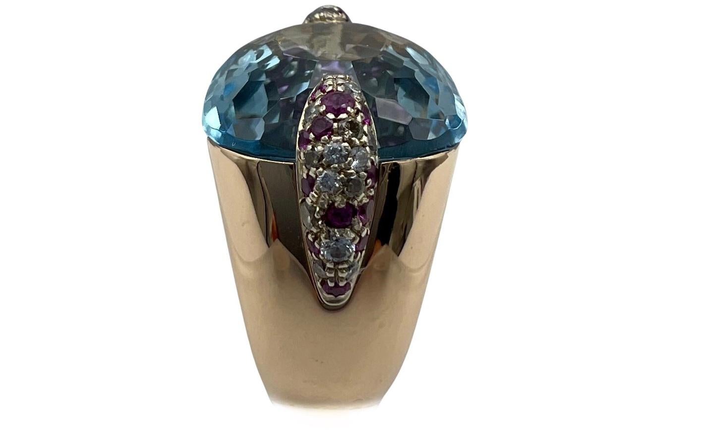 Pomellato 30 Carat Blue Topaz and 18K Gold Pin Up Cocktail Ring In Excellent Condition For Sale In Beverly Hills, CA