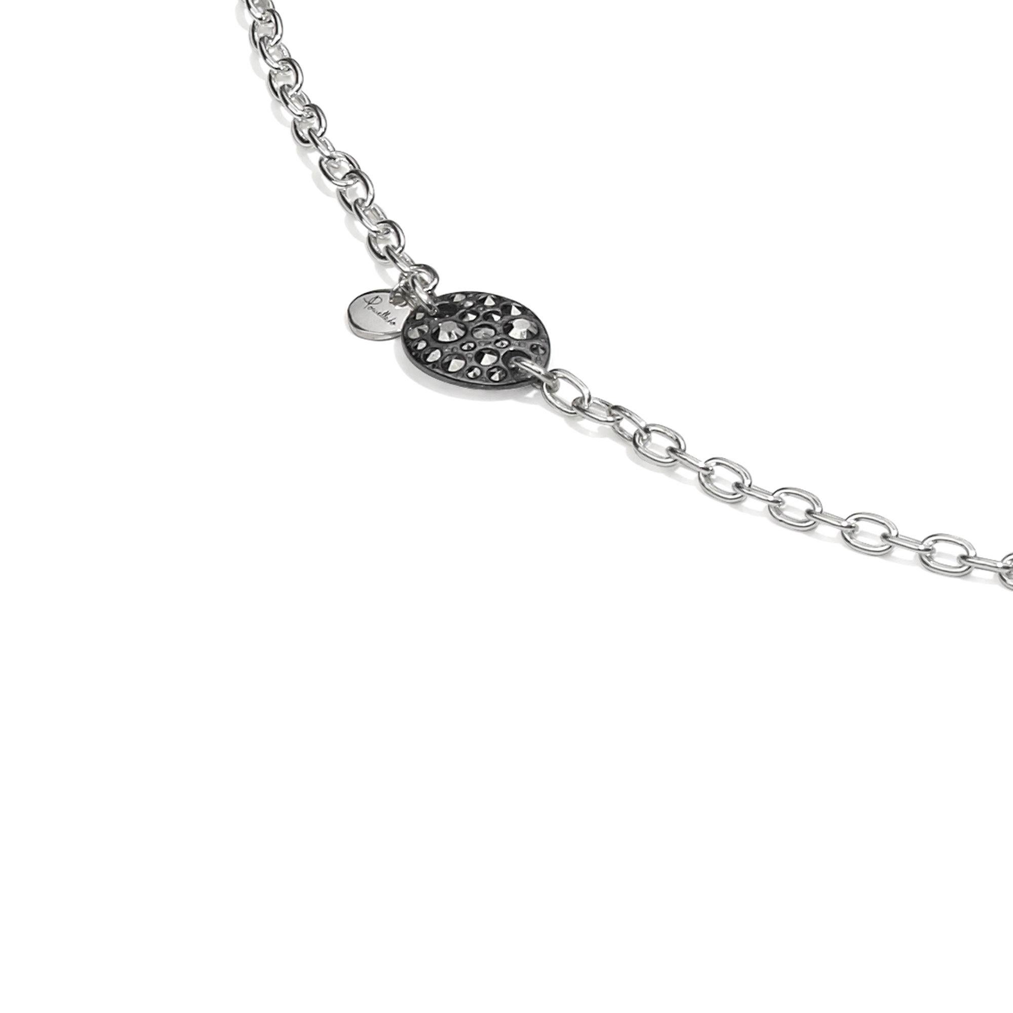 NECKLACE IN SILVER WITH MARCASITE. LENGTH APPROX. 101.50 CM
A long, thin chain necklace with a circular pave composed of synthetic black gemstones, and a small tag bearing the engraved Pomellato 67 logo.