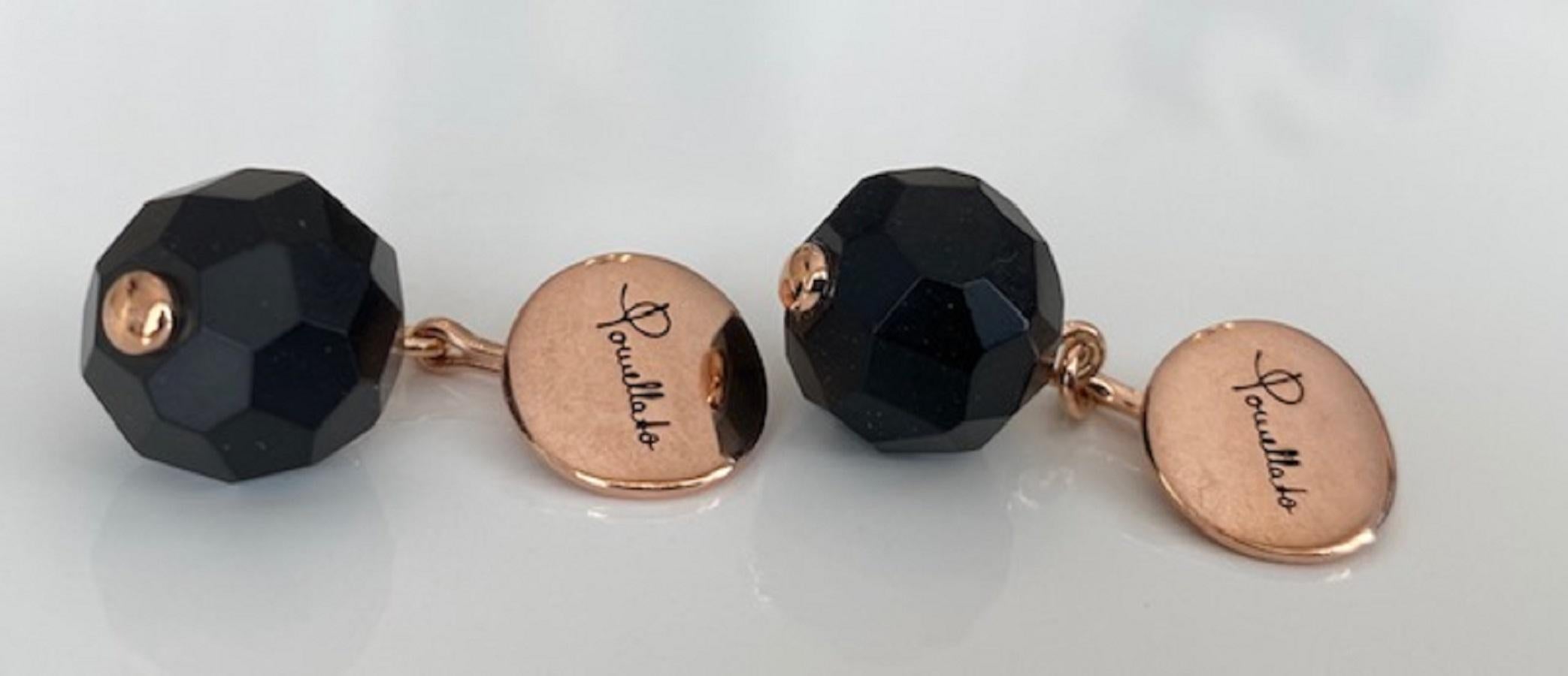 Pomellato - 9 carat Rose gold - Cufflinks ebony
Offered: 9 kt Pomellato rose gold cufflinks with faceted black ebony. The cuff buttons are in good condition.
Signed Pomellato, 375 and numbered C800045695, 2053MI
Grade: 375 (engraved)
Size: 35 mm*16