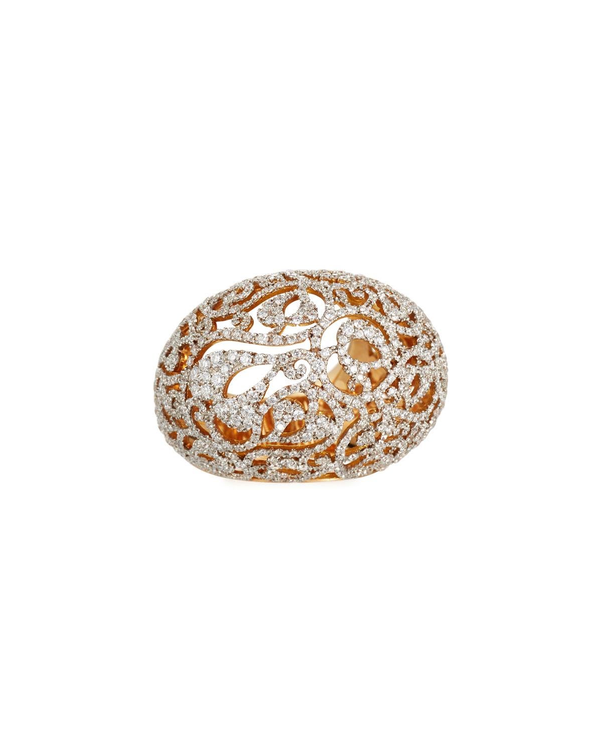 An impressive, one-of-a-kind ring featuring rounded volumes and glistening diamonds mounted on openwork with a see-through effect.

The latest additions to Pomellato's Arabesque collection surprise with their bold yet featherlight proportions.