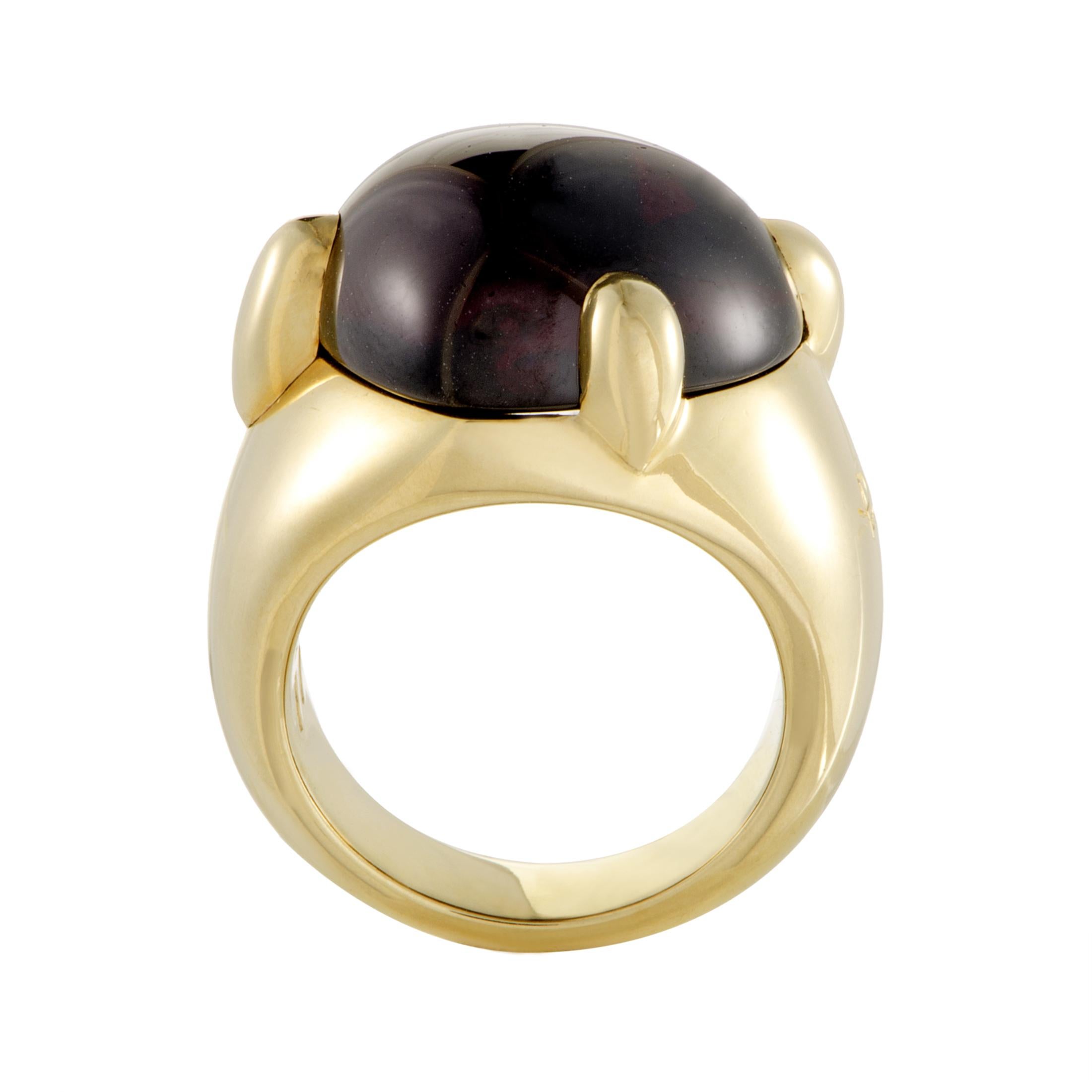The Pomellato “Capri” ring is crafted from 18K yellow gold and set with a garnet. The ring weighs 19.6 grams, boasting band thickness of 6 mm and top height of 10 mm, while top dimensions measure 20 by 17 mm.

Offered in estate condition, this