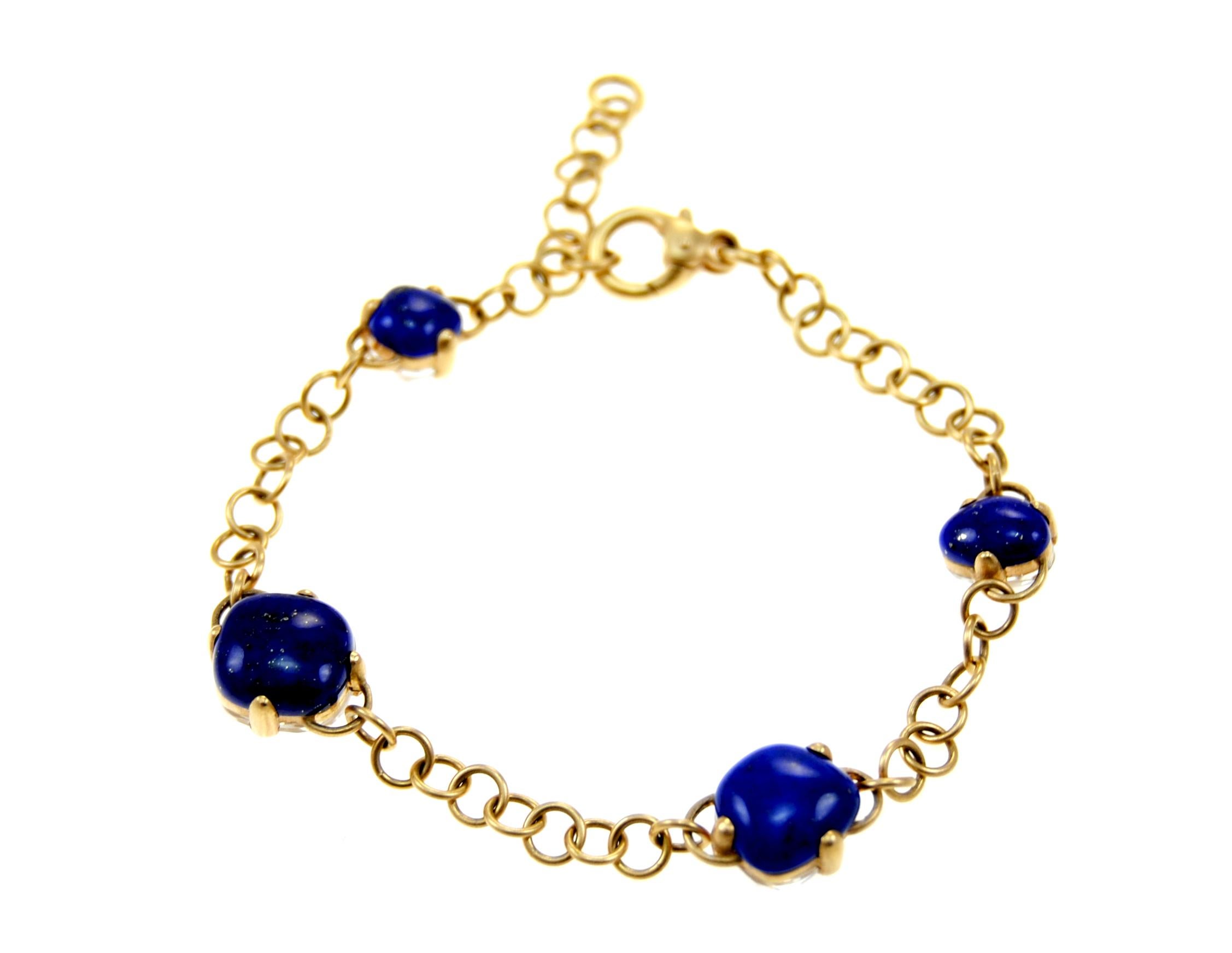 Reminiscent of the soothing movement of the sea, two-sided rocks play surprising games of light alternating clear and cloudy shades of colour.
BRACELET IN MATT ROSE GOLD WITH LAPIS AND ROCK CRYSTAL length 20 cm Synonymous with creativity and