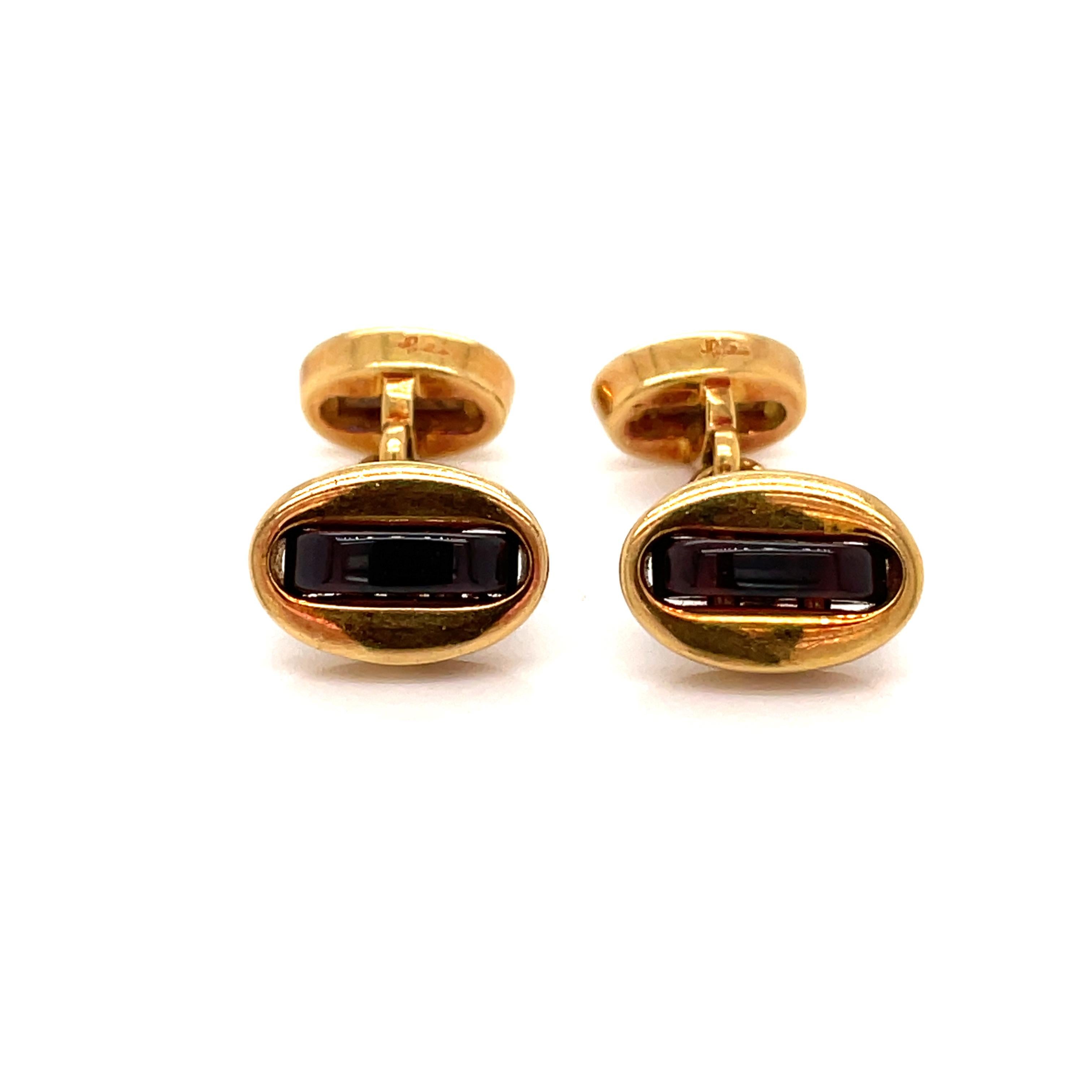 Nice vintage Italian Pomellato Cufflinks, made of solid 18k yellow gold and set with Carnelians

Metal: 18k yellow gold
Signature: Pomellato
Gross Weight: 15 grams

Excellent condition, 100% authenticity guarantee
