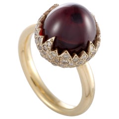Pomellato Chimera Ring aus 18 Karat Gelbgold mit Diamant und Granat Cabochon