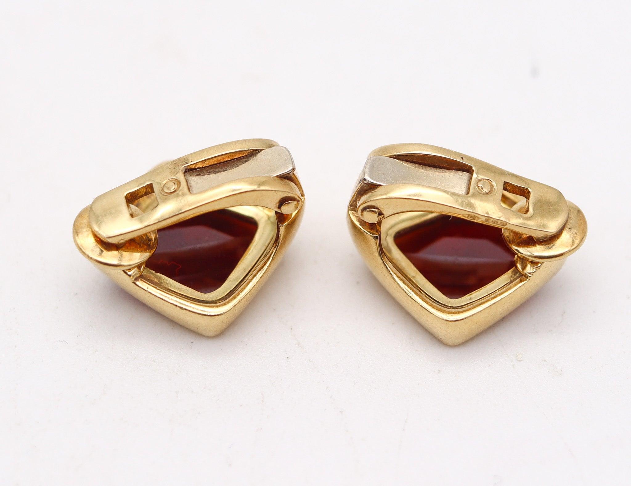 POMELLATO Clips d'oreilles en or jaune 18 carats avec grenats rouges facettés Pour femmes en vente
