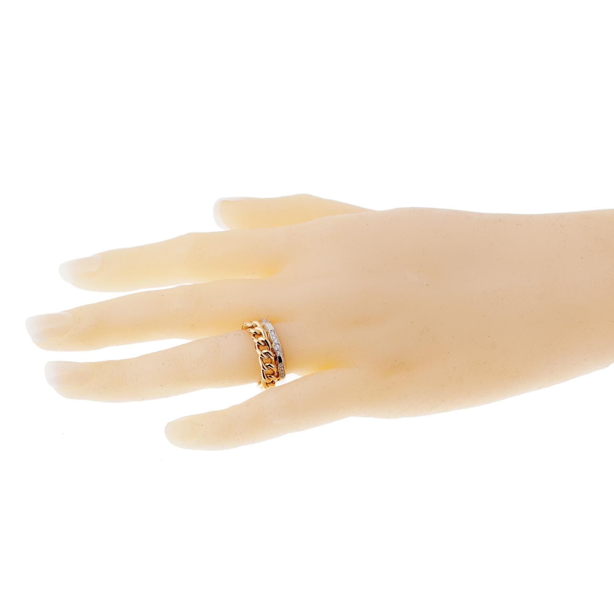 Une bague Pomellato chic présentant un anneau à maillons cubains en or rose attaché à un anneau en or blanc 18k facetté et orné de diamants. L'anneau mesure une taille 6 1/2 et 0,27