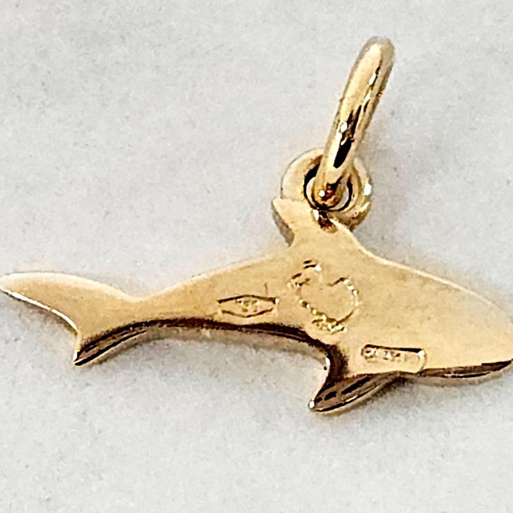 Ciondolo Squalo Dodo di Pomellato in oro giallo 18 carati - Raro design italiano In condizioni ottime in vendita a North Miami, FL