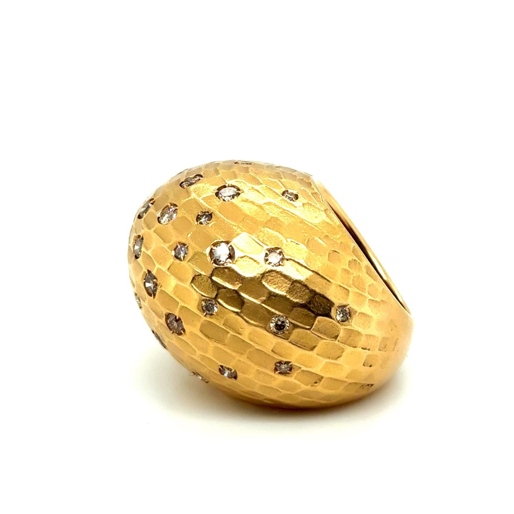 Pomellato Duna Ring with Diamonds in 18 Karat Yellow Gold For Sale 5