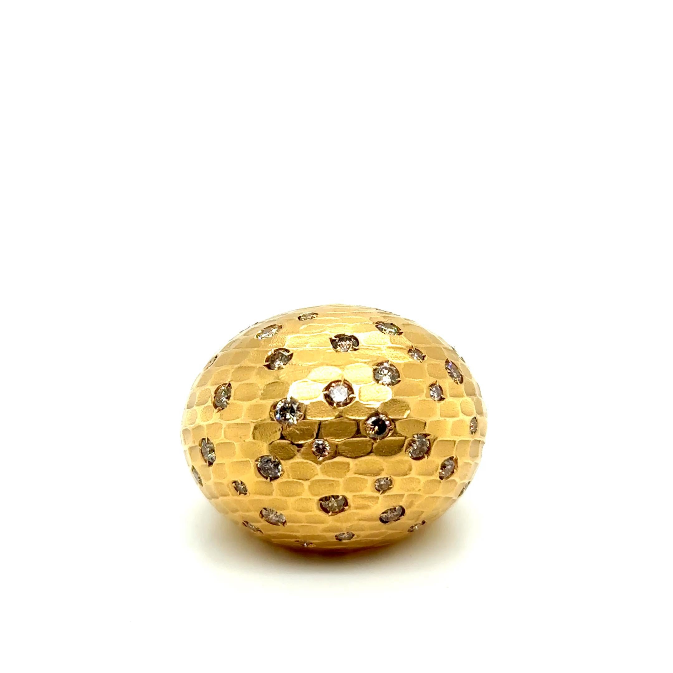 Pomellato Duna Ring with Diamonds in 18 Karat Yellow Gold For Sale 8