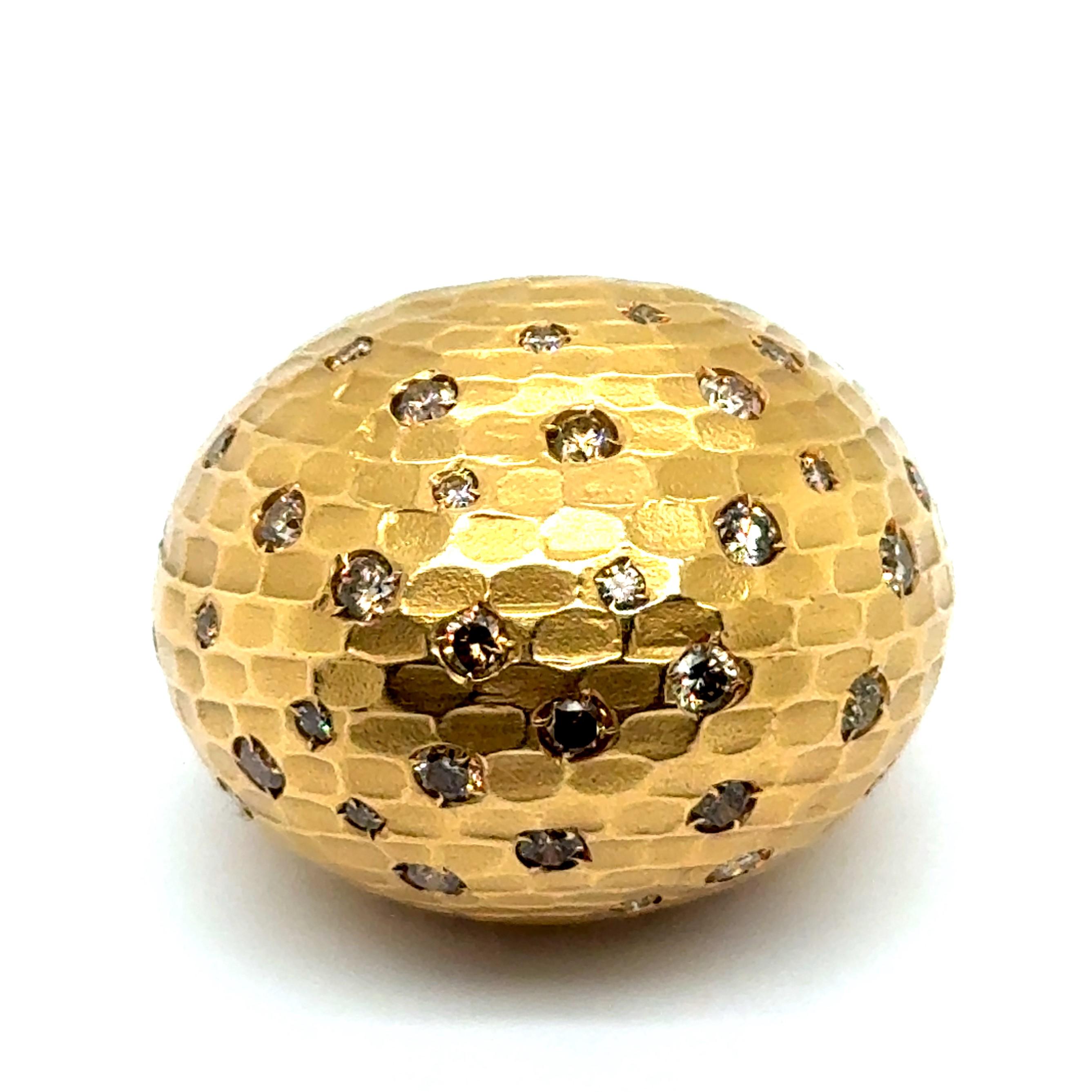 Pomellato Duna Ring with Diamonds in 18 Karat Yellow Gold For Sale 9
