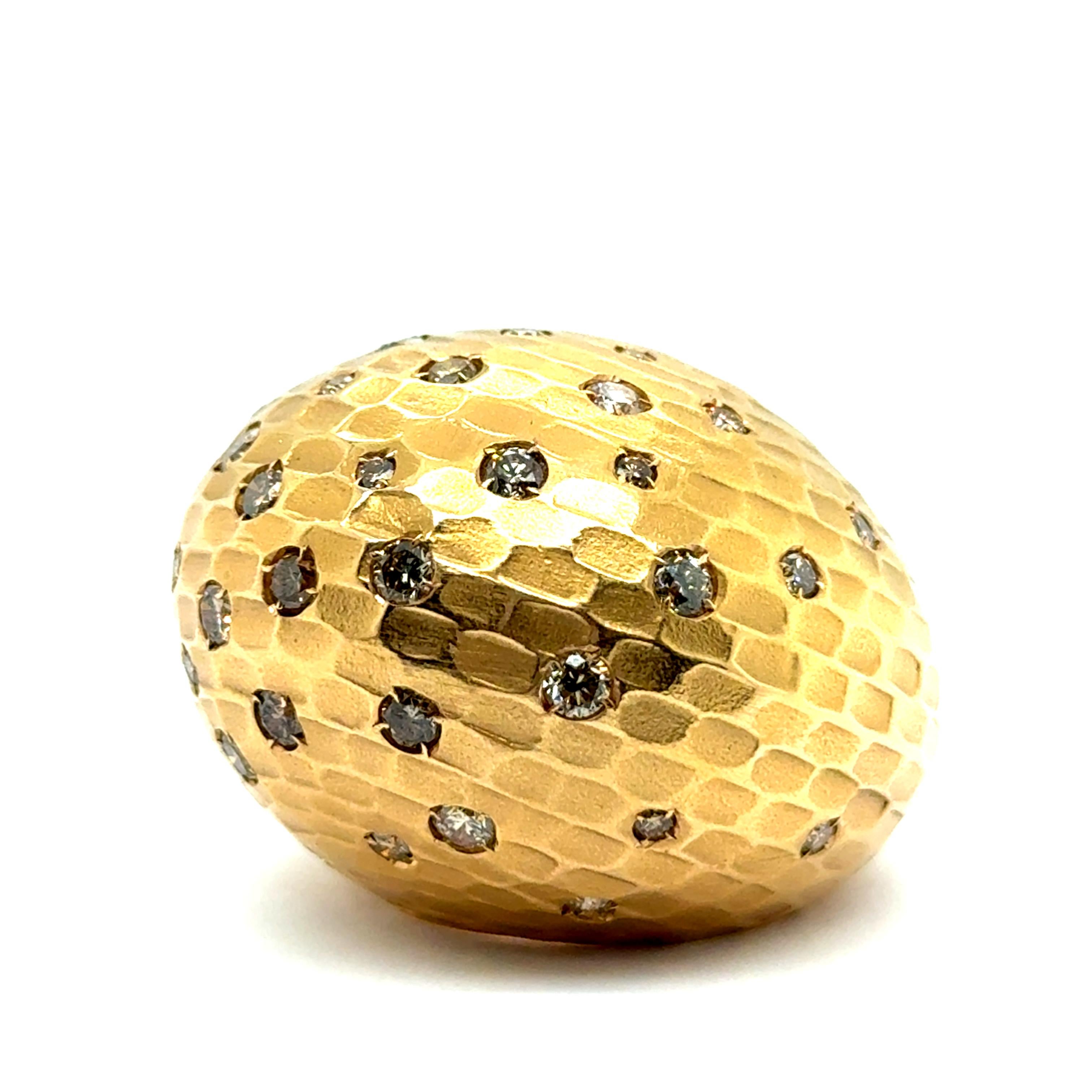 The Pomellato Duna ring is a refined piece inspired by the soft curves of desert dunes. 

Crafted in 18-karat yellow gold, its smooth, sculptural design reflects light beautifully. Adorned with sparkling diamonds, it combines organic shapes with