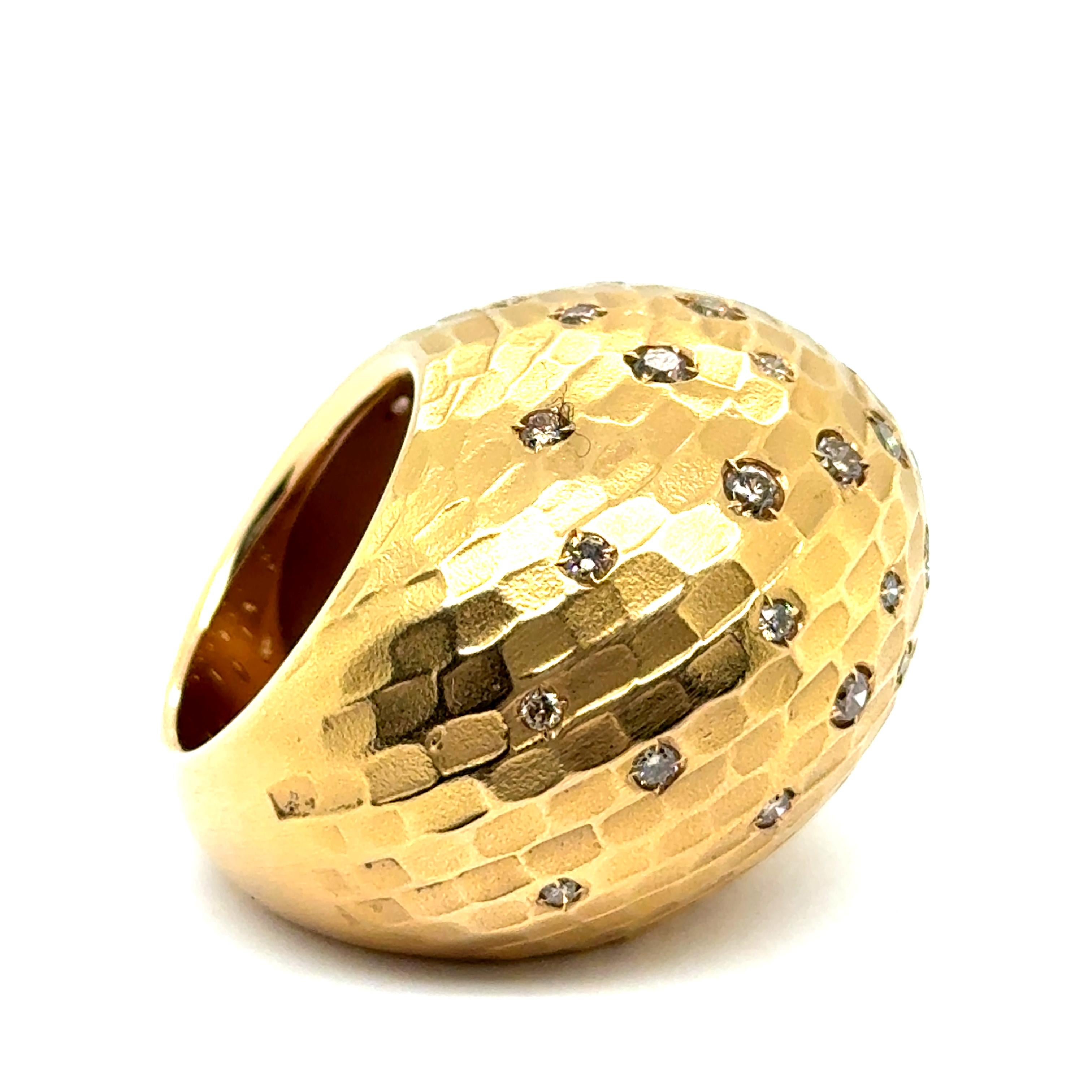 Pomellato Duna Ring with Diamonds in 18 Karat Yellow Gold For Sale 2