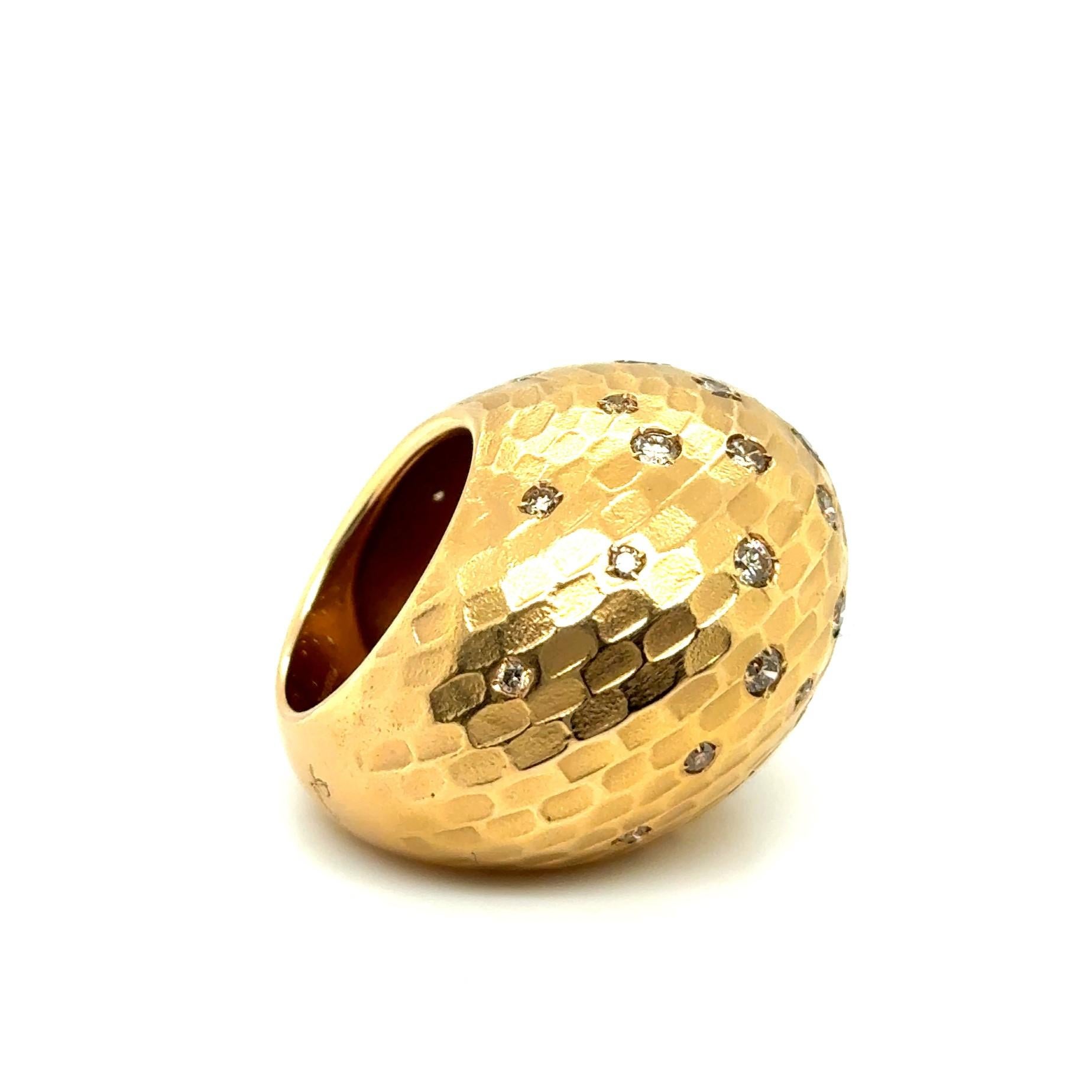 Pomellato Duna Ring with Diamonds in 18 Karat Yellow Gold For Sale 3