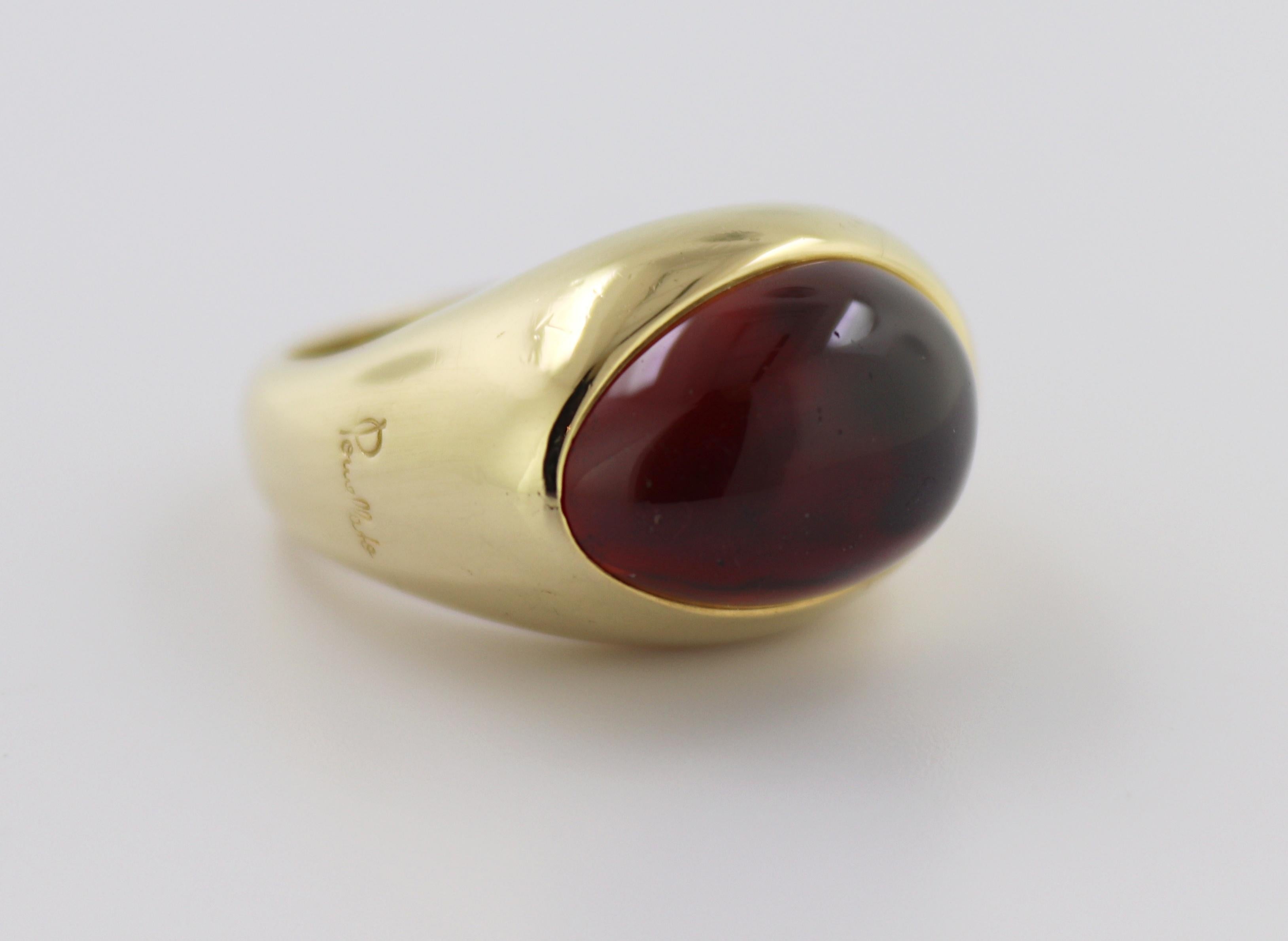 Featuring (1) Pear garnet cabochon, 15 X 9.9 X 4.0 mm (concaved back), set in an 18k yellow gold
mounting, 13.9 mm tapering to 4.6 mm, size 6.5, Gross weight 15.81 grams.