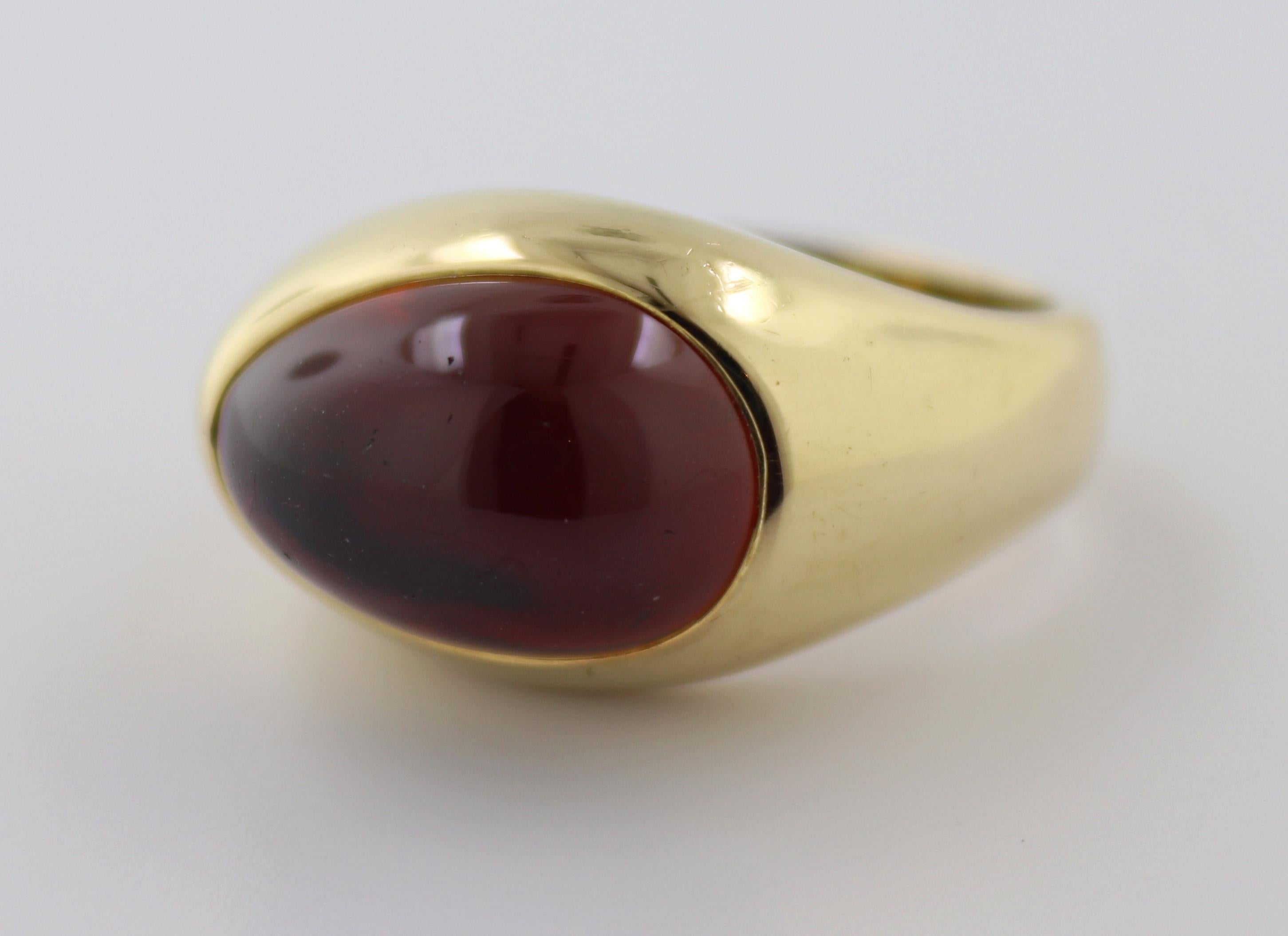 Pomellato Garnet, 18k Yellow Gold Ring In Good Condition For Sale In Pleasant Hill, CA