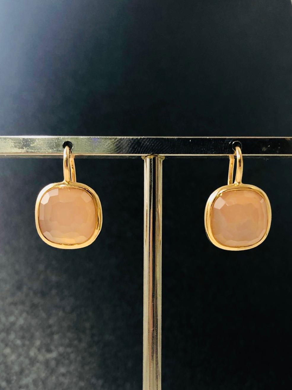 Pomellato-Ohrringe
Material Gelbgold und Rosenquarz
Gewicht 11,10 Gramm
