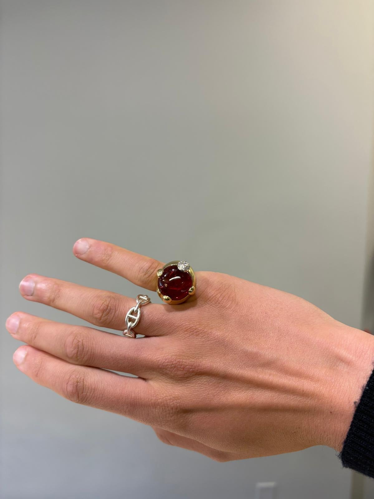 Femenino o masculino Pomellato Gold, Pink Tourmaline, and Diamond Griffe Ring en venta
