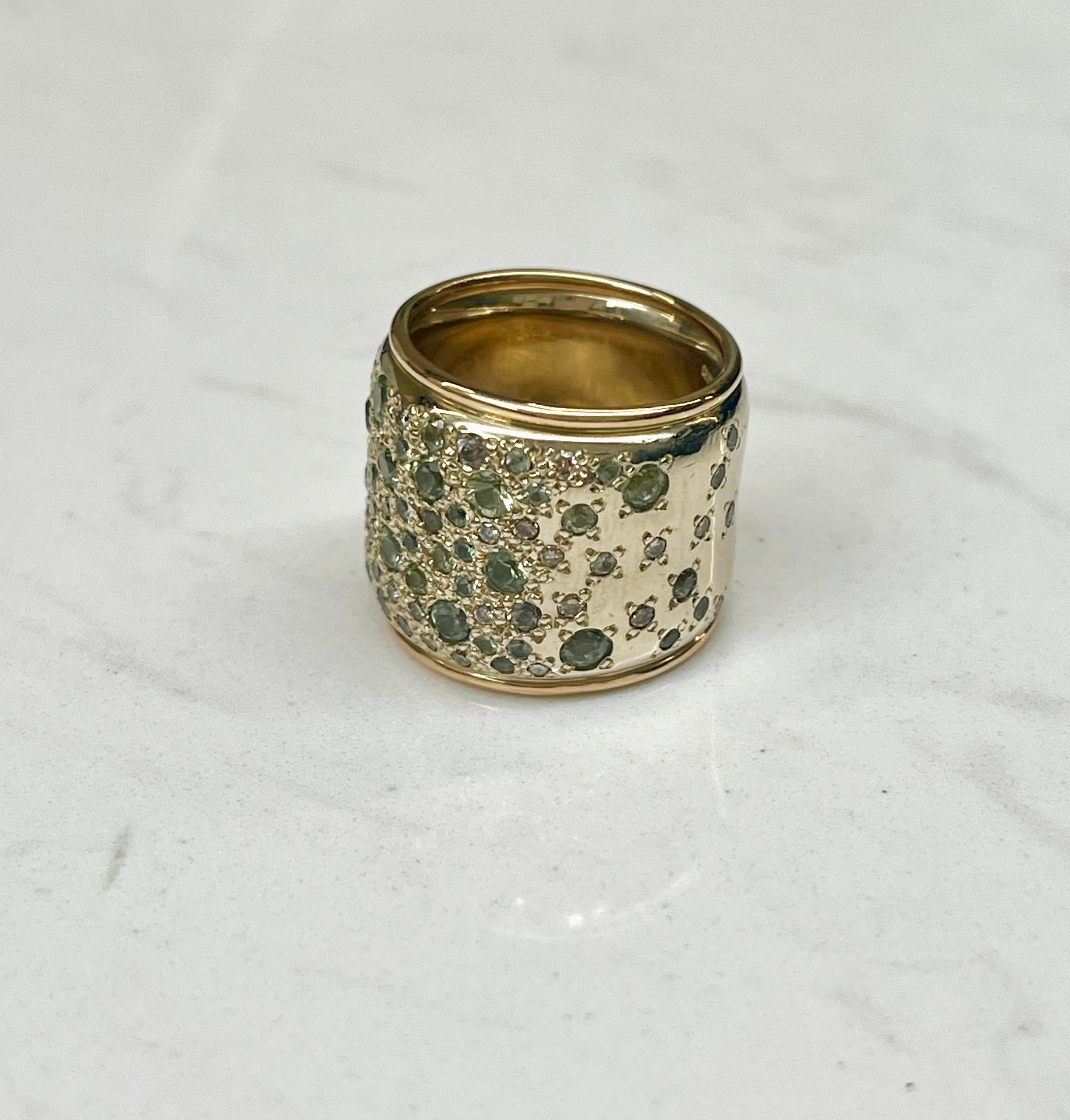 Pomellato breiter Bandring mit grünem Saphir und Diamant 18KYG (Rundschliff) im Angebot