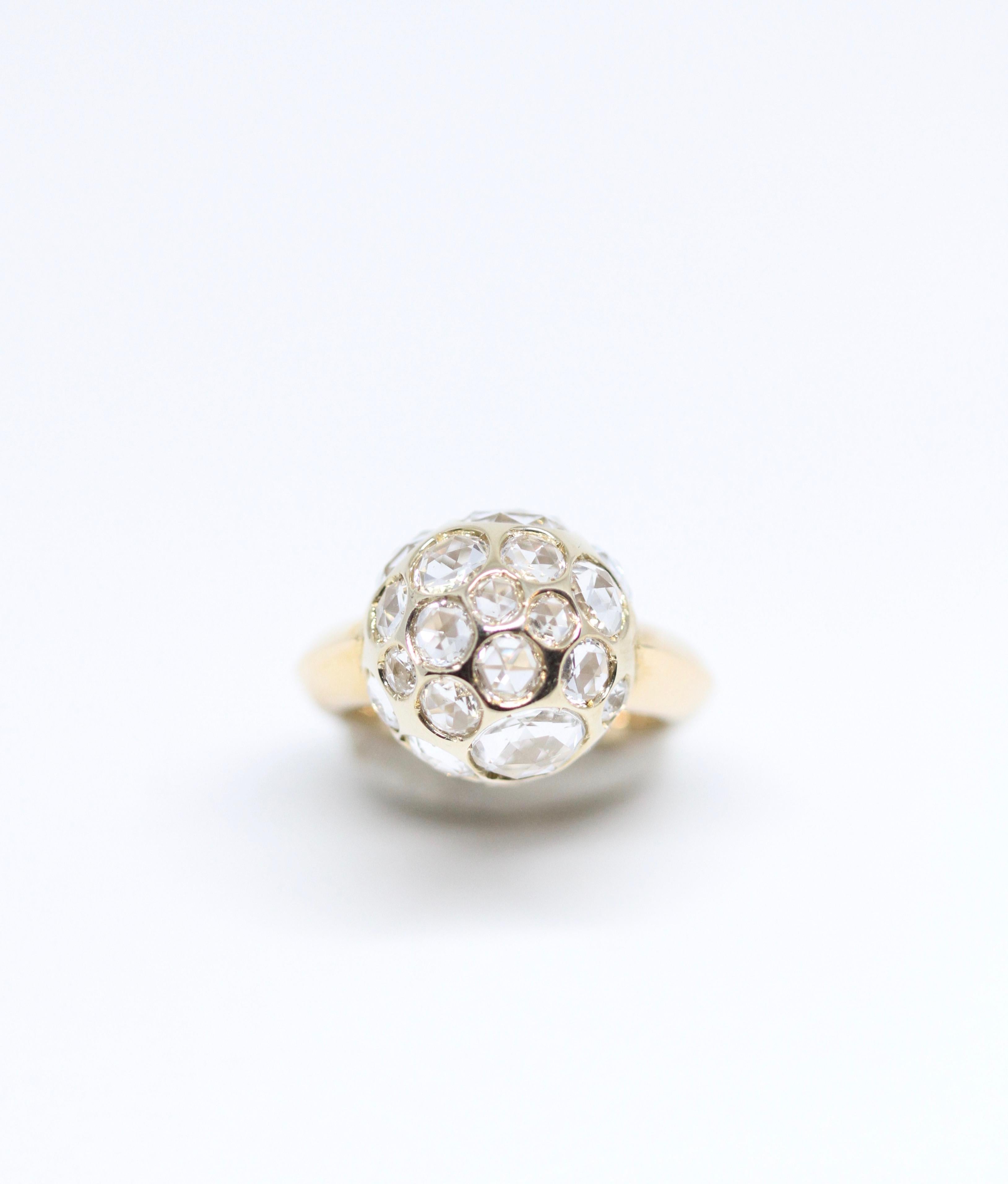 This ring features a bead-shaped centre inset with rose-cut crystal of various sizes.

Material: Yellow gold and White Rock Crystal 
Condition: Very good
Size: 50

All items at la Bourse du Luxe are subject to a strict quality control.